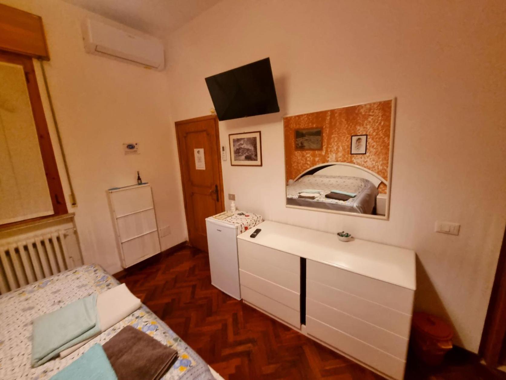 Quadruple Room with Private Bathroom - Photo 4