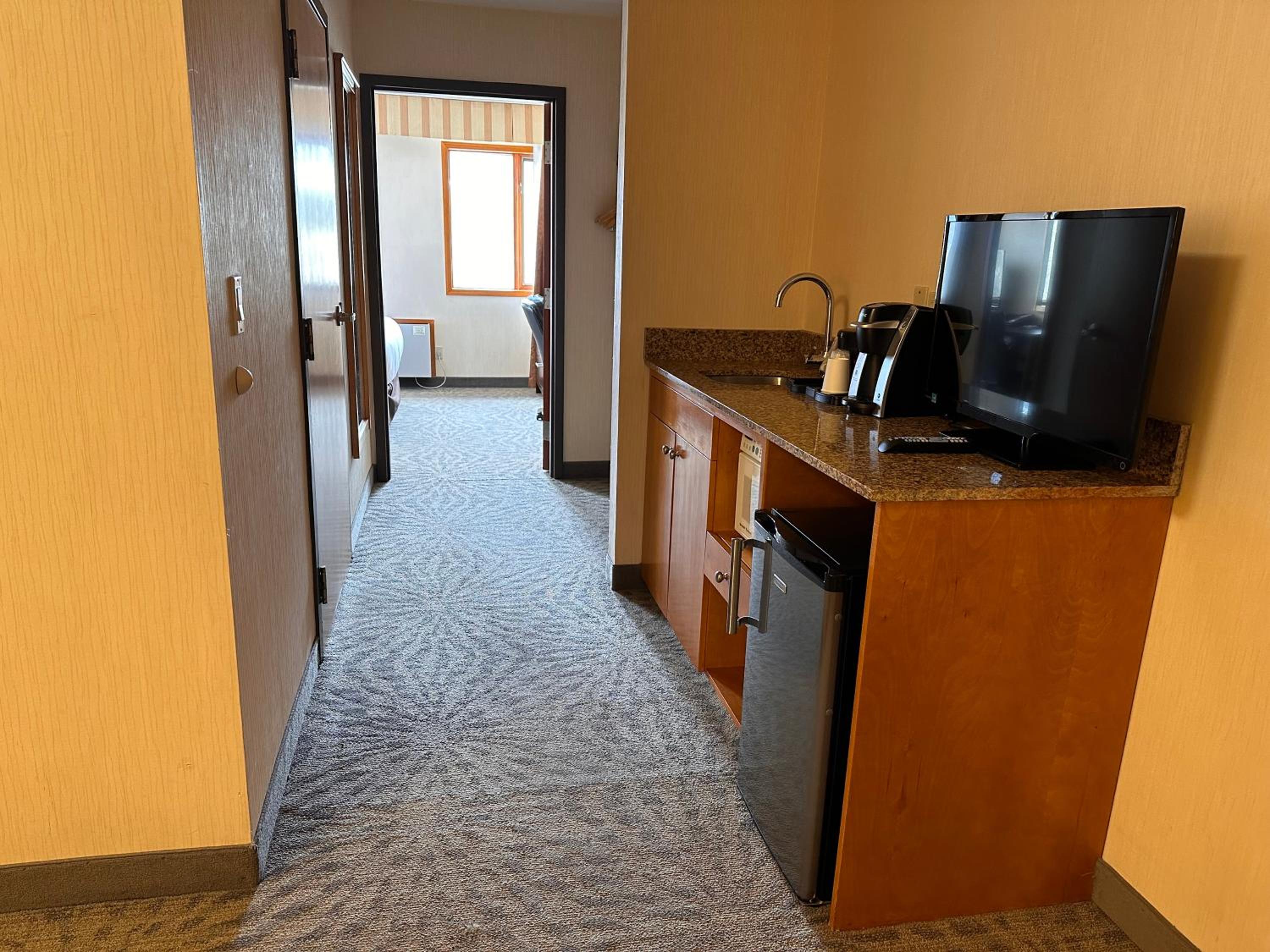Queen Room - Disability Access - Photo 5