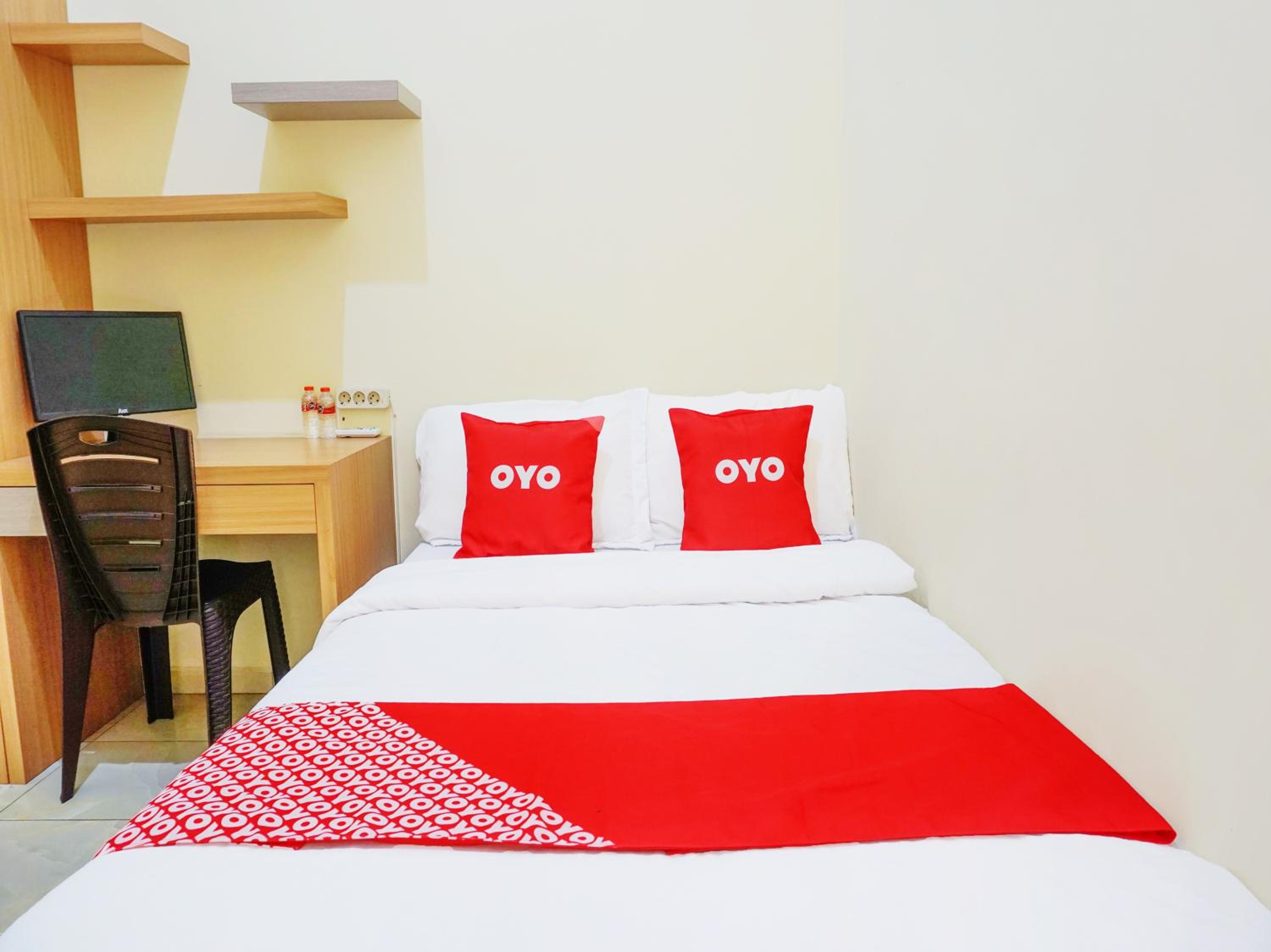 Deluxe Double Room - Photo 11