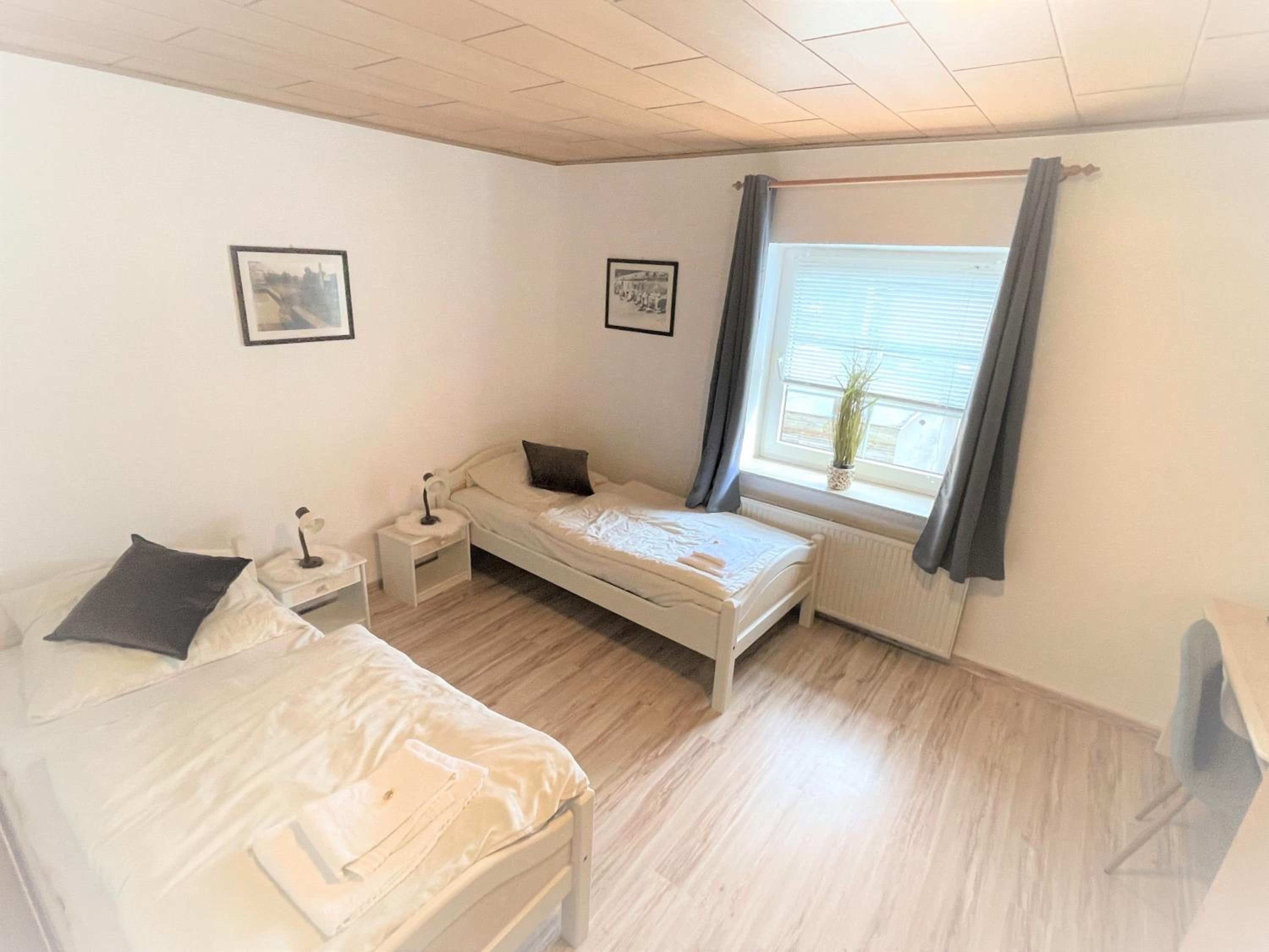 Single Room with Bathroom photo 1