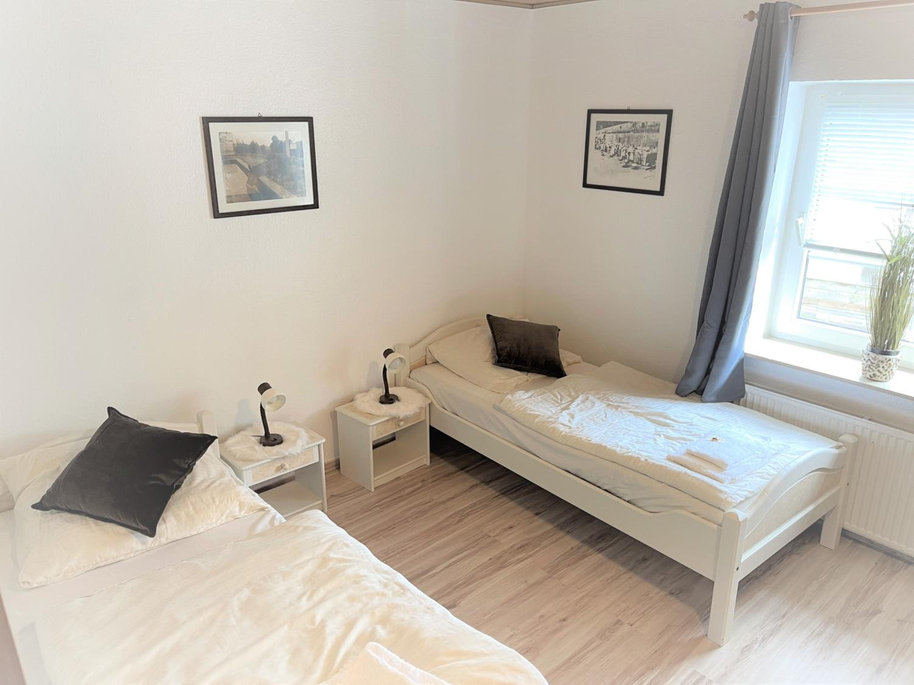 Single Room with Bathroom photo 2
