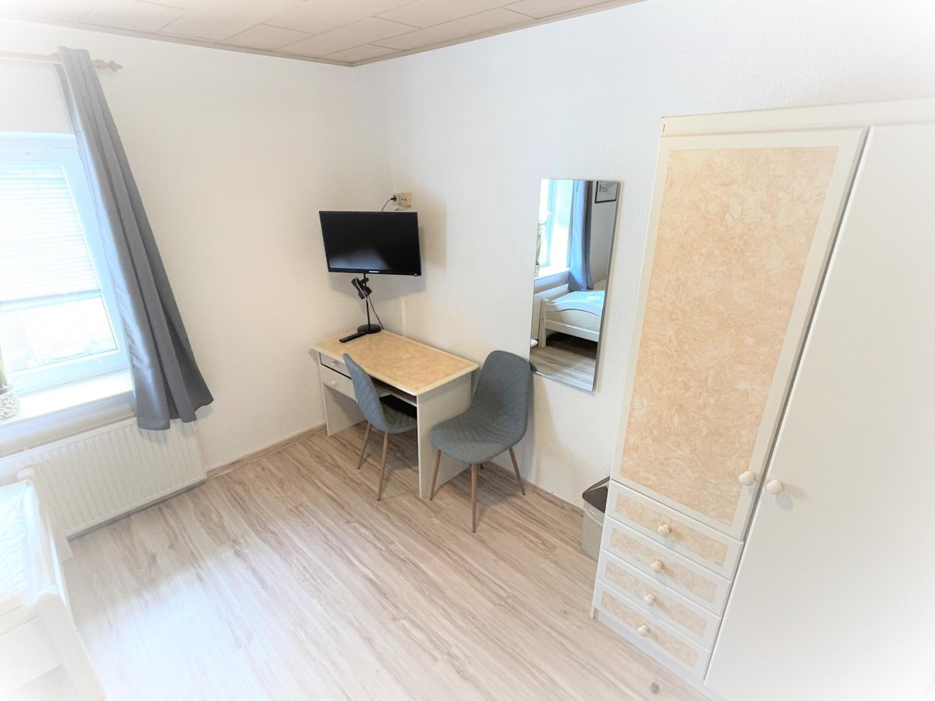 Single Room with Bathroom photo 3