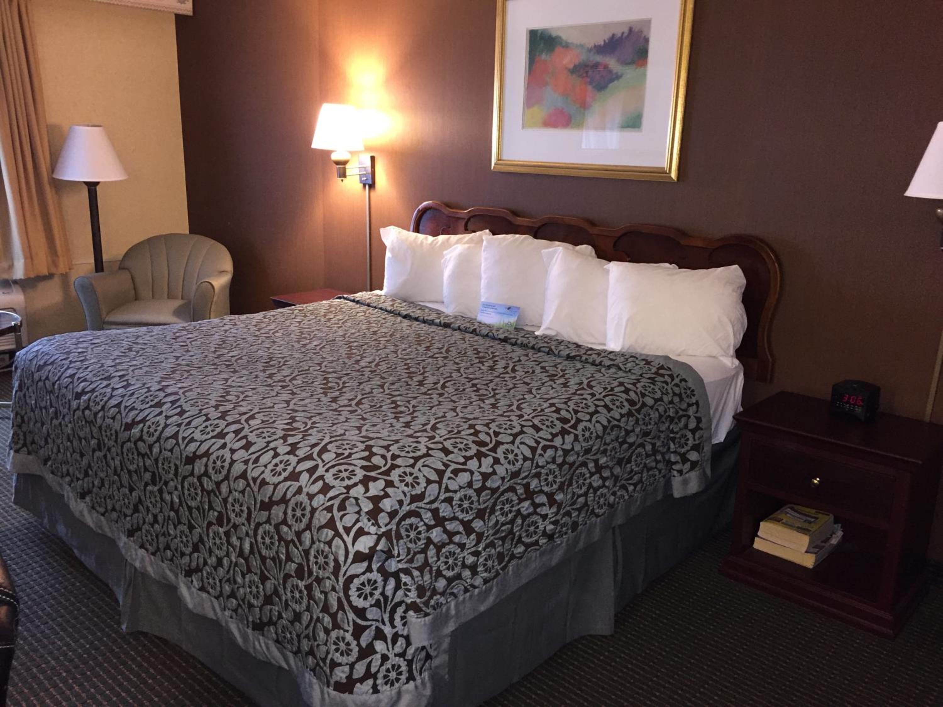 King Room - Non-Smoking - Photo 1