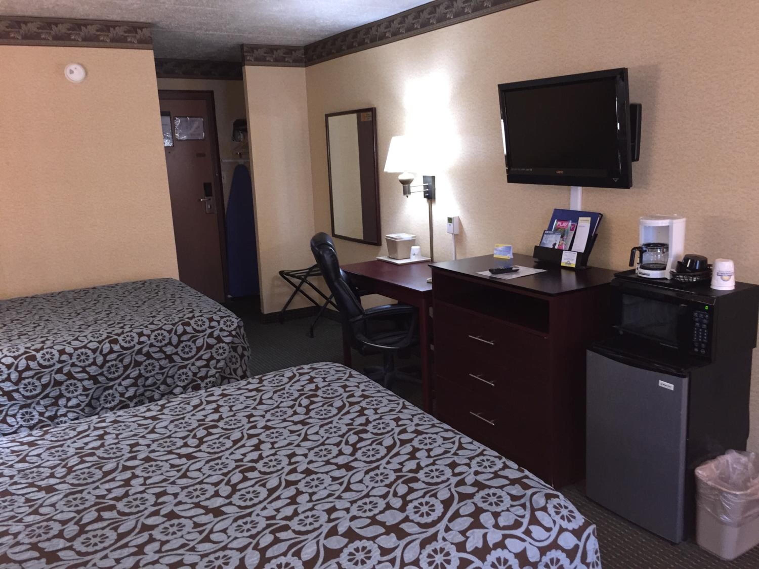 Room with Two Double Beds - Non-Smoking - Photo 2