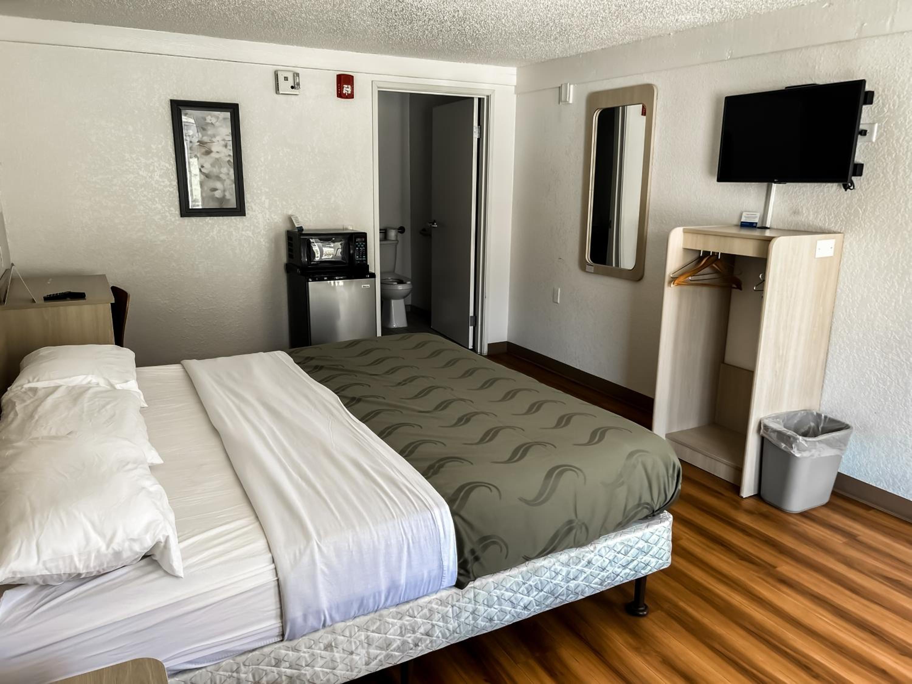 King Room - Accessible/Non-Smoking