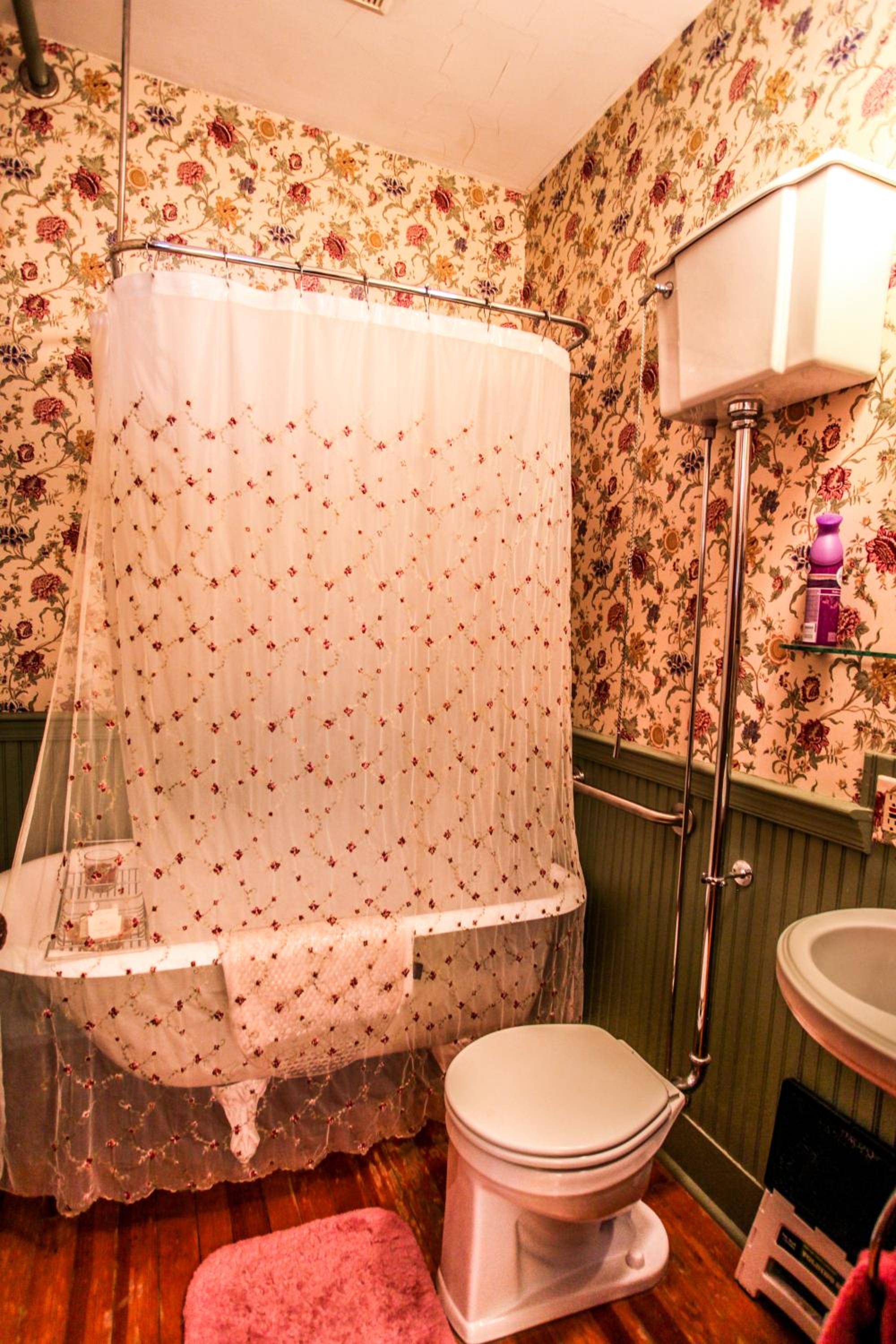 Deluxe Queen Room with Tub or Shower and Porch photo 3