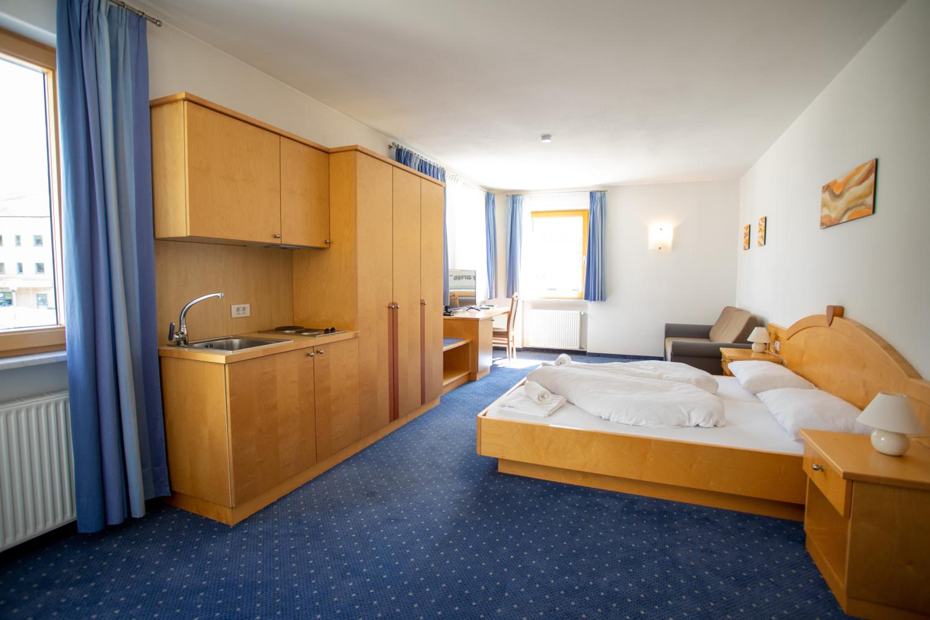 Deluxe Double Room with Balcony photo 1