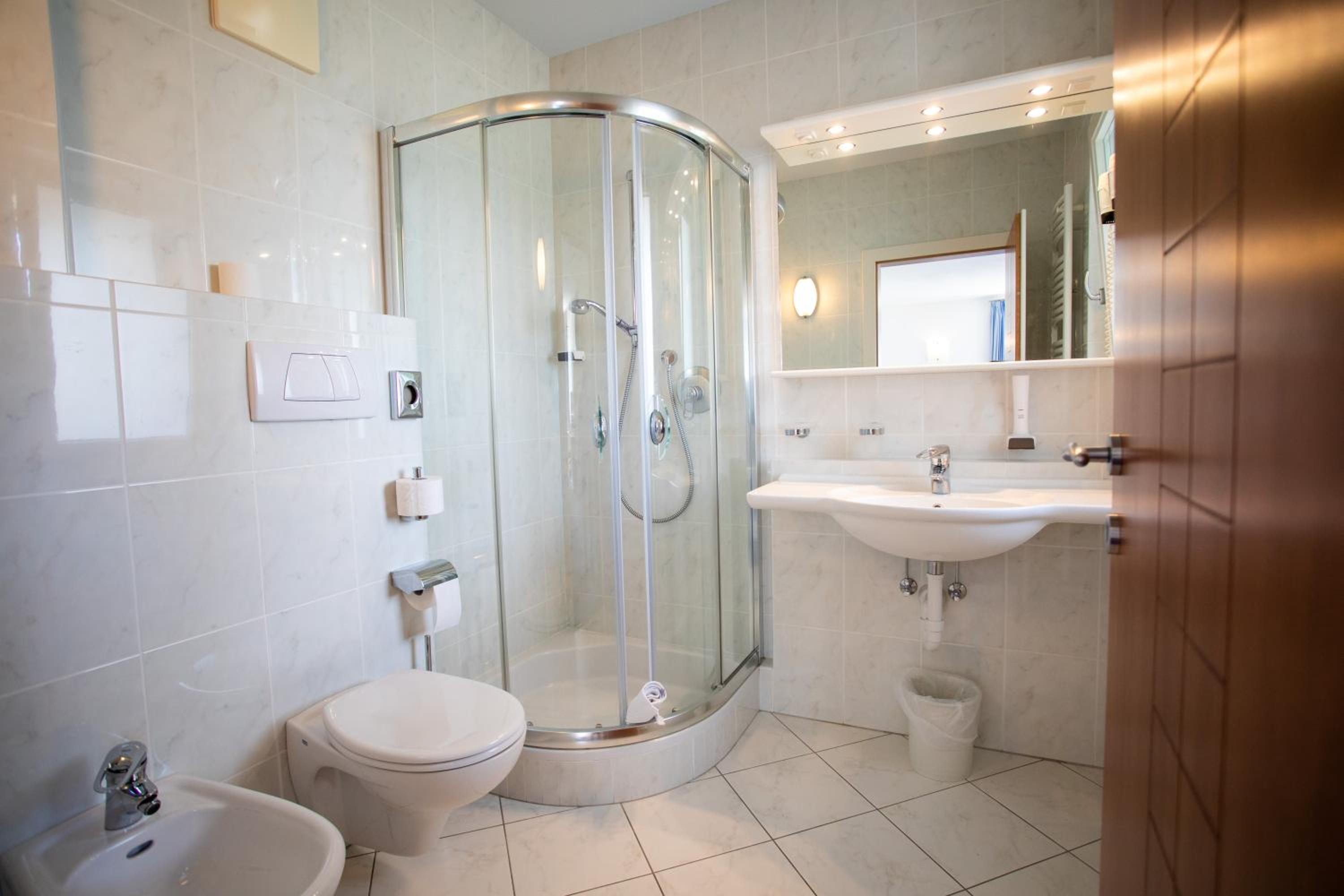 Deluxe Double Room with Balcony photo 2