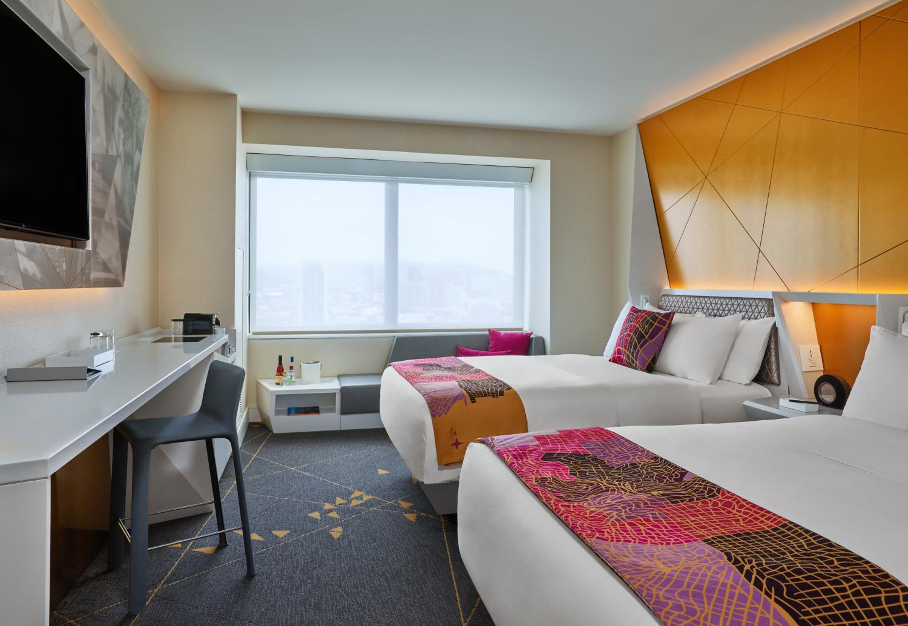 Deluxe Double Room with Two Double Beds - Mid Floor - Photo 1