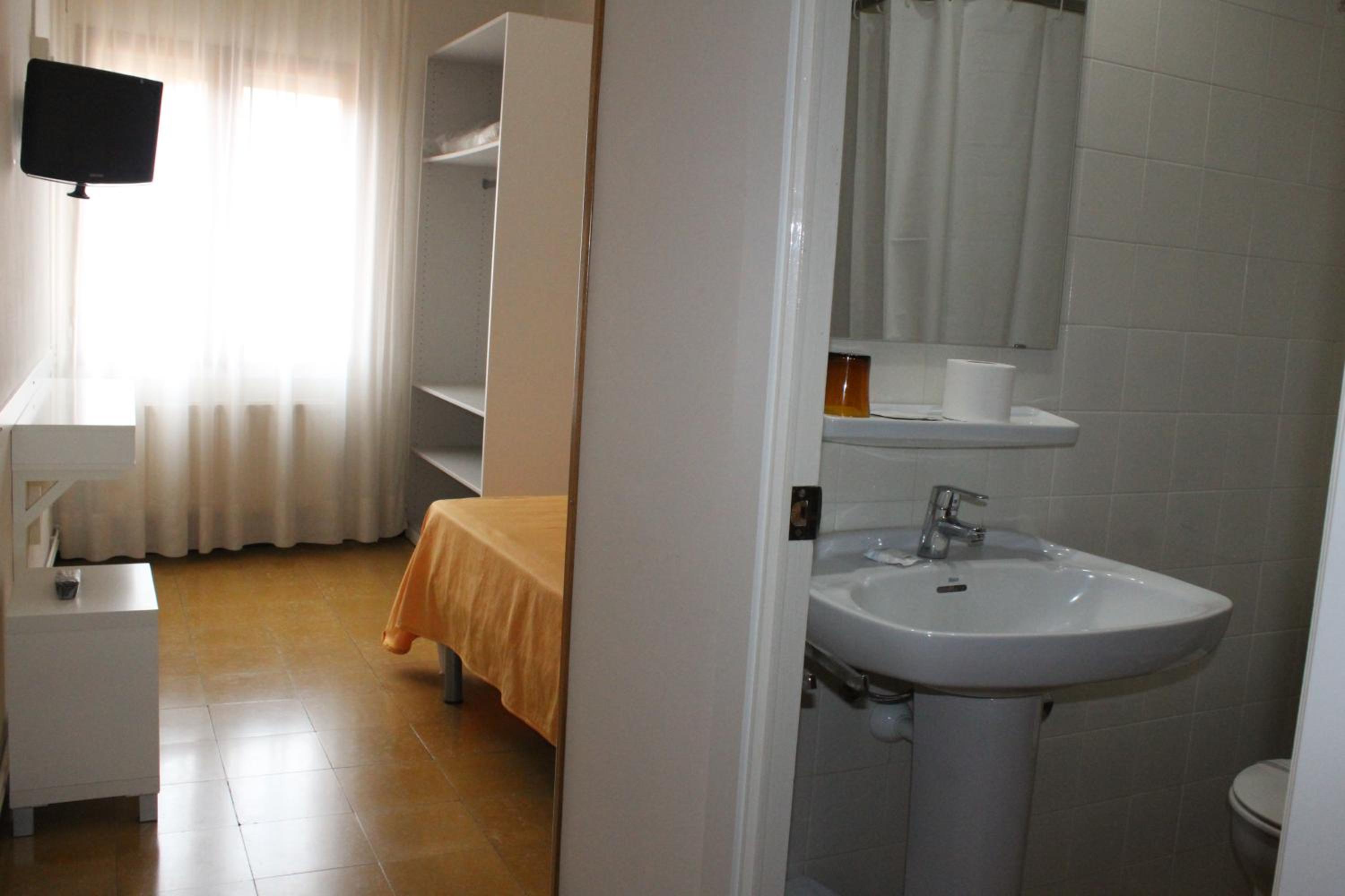 Single Room photo 2
