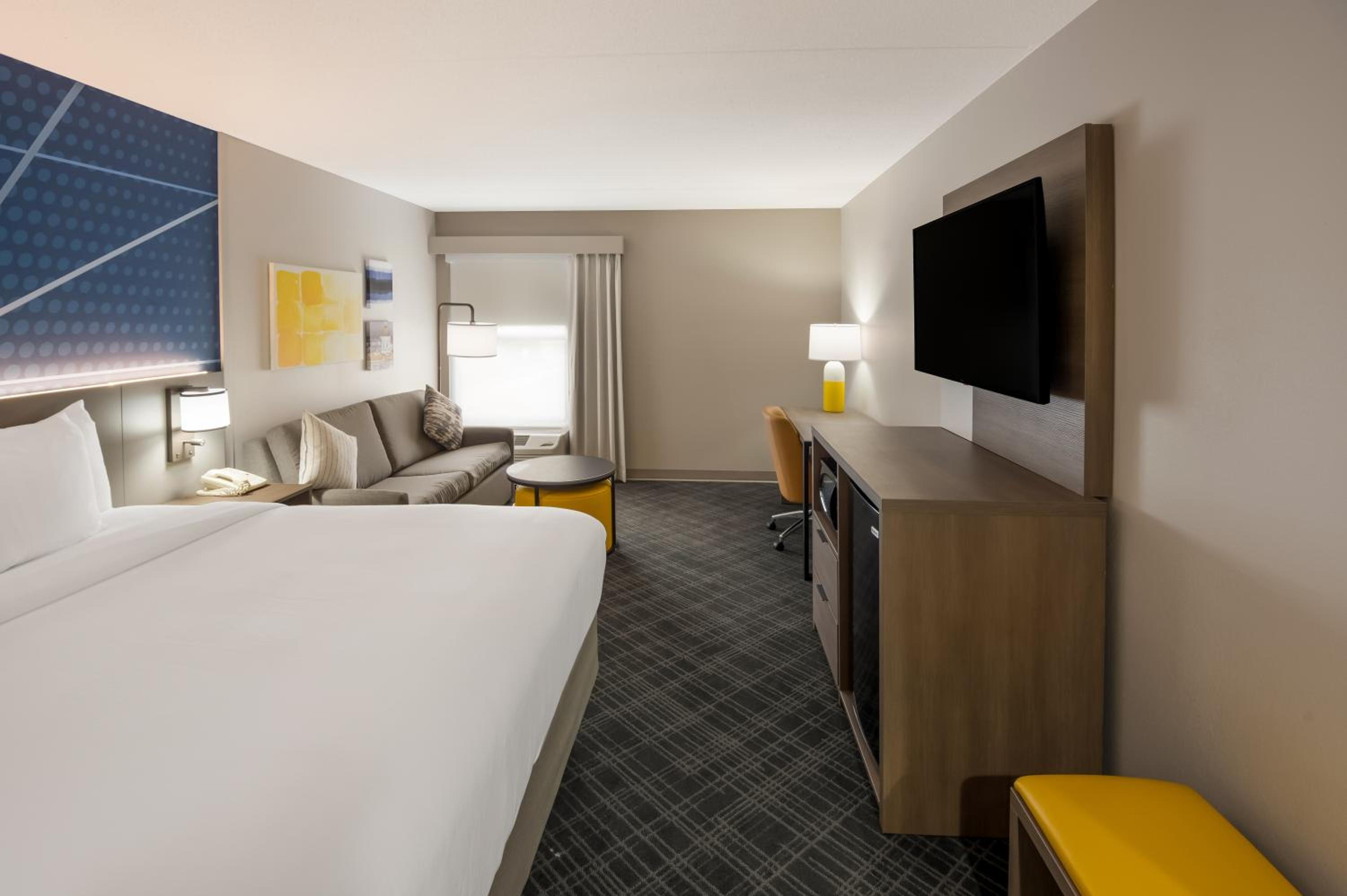 King Room - Non-Smoking - Photo 2