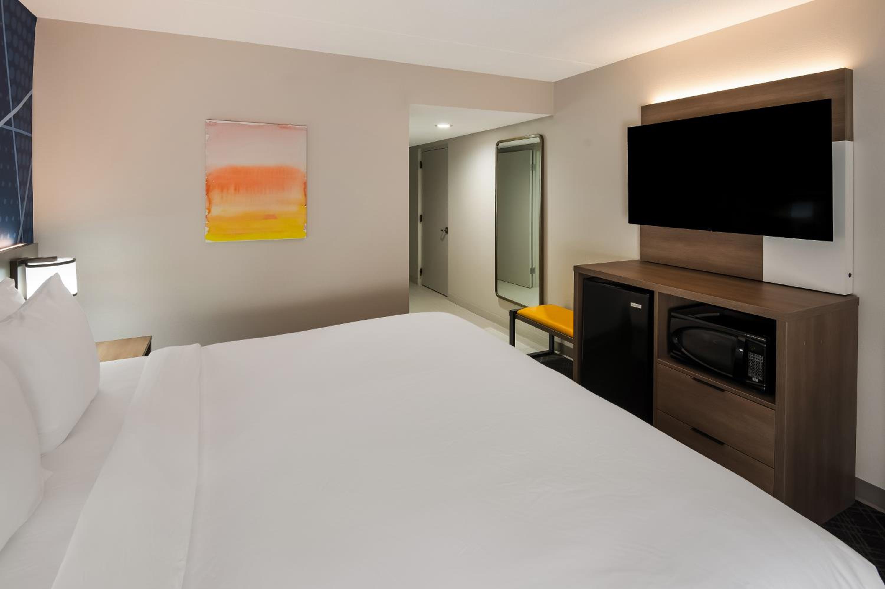 King Room with Bathroom Hand Rails - Non Smoking - Photo 4