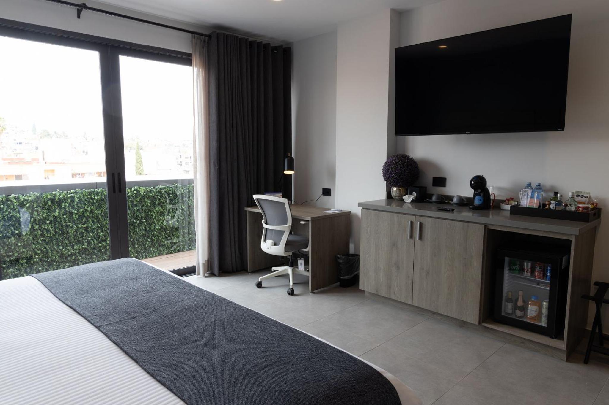 Superior King Suite