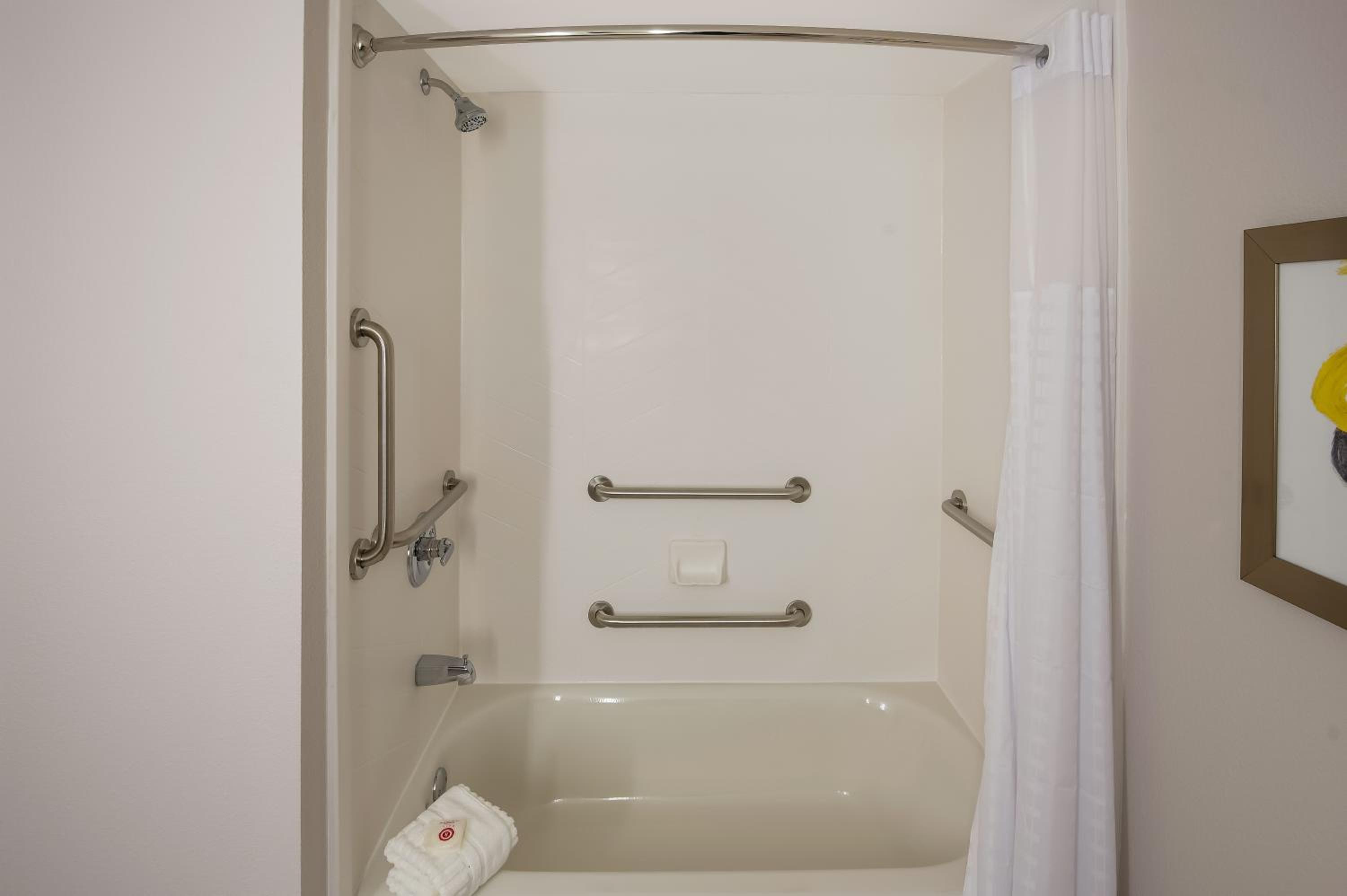 King Room with Bathroom Hand Rails - Non Smoking - Photo 2