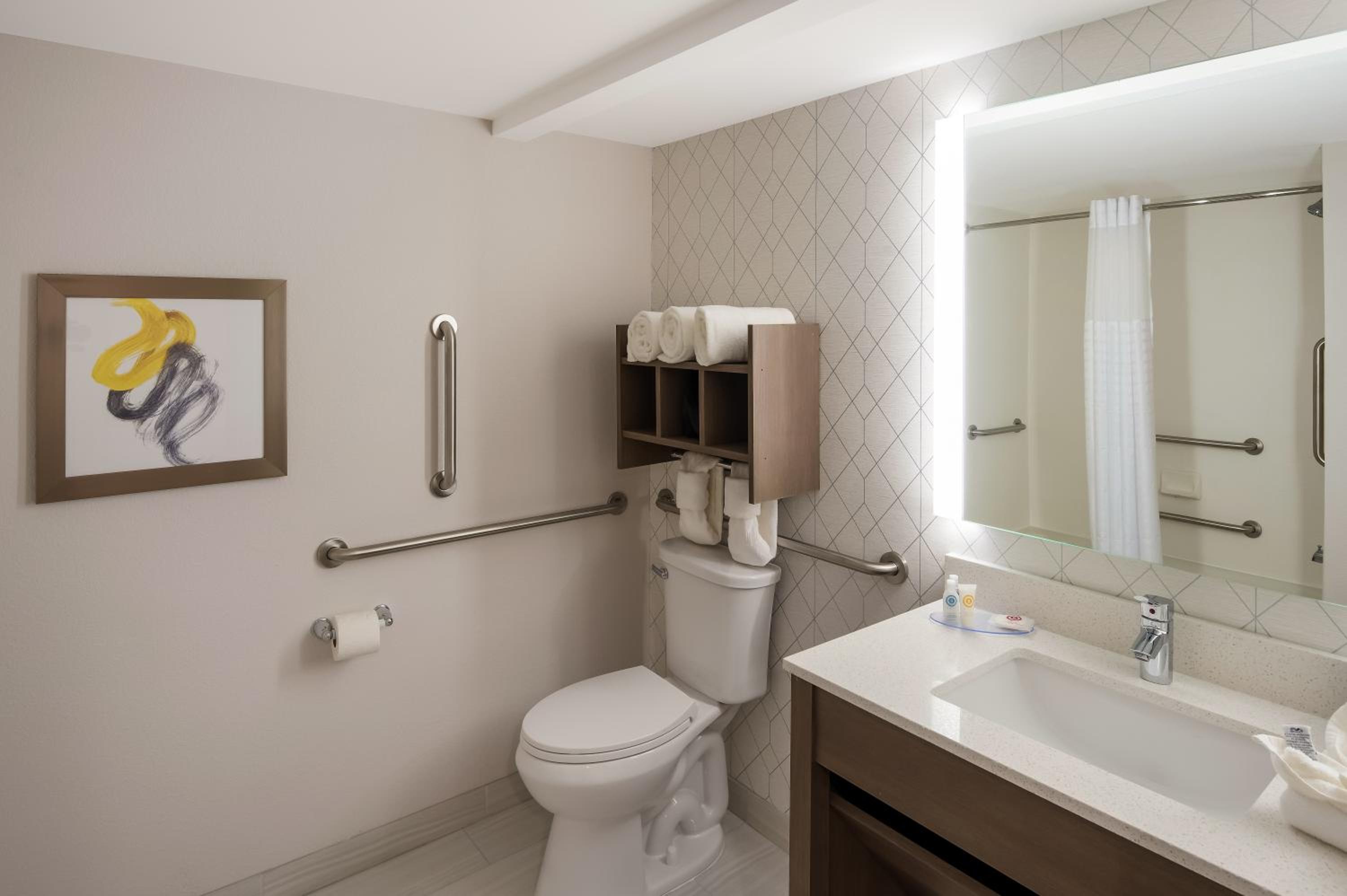 King Room with Bathroom Hand Rails - Non Smoking - Photo 3