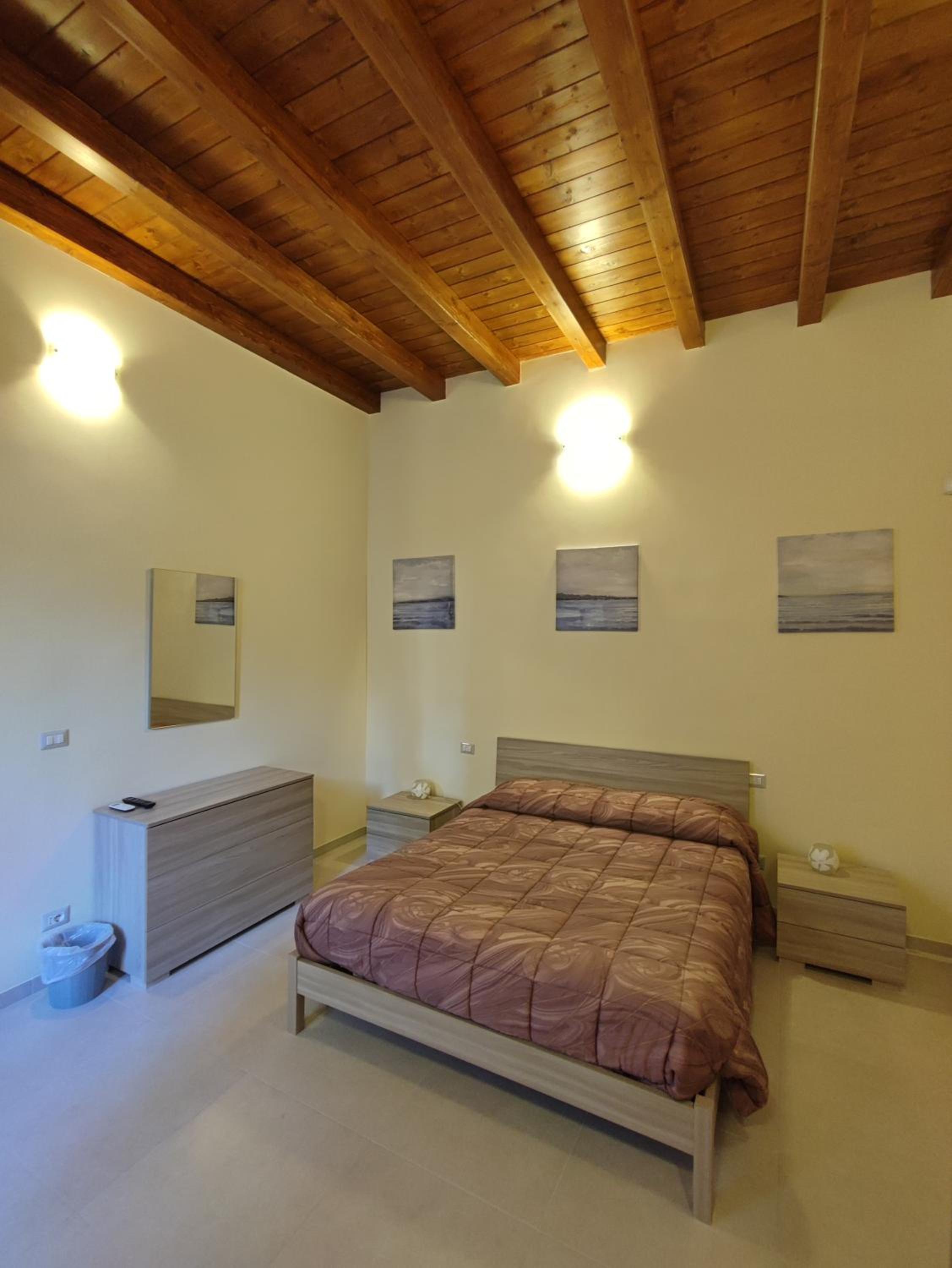 One-Bedroom Apartment - Photo 11