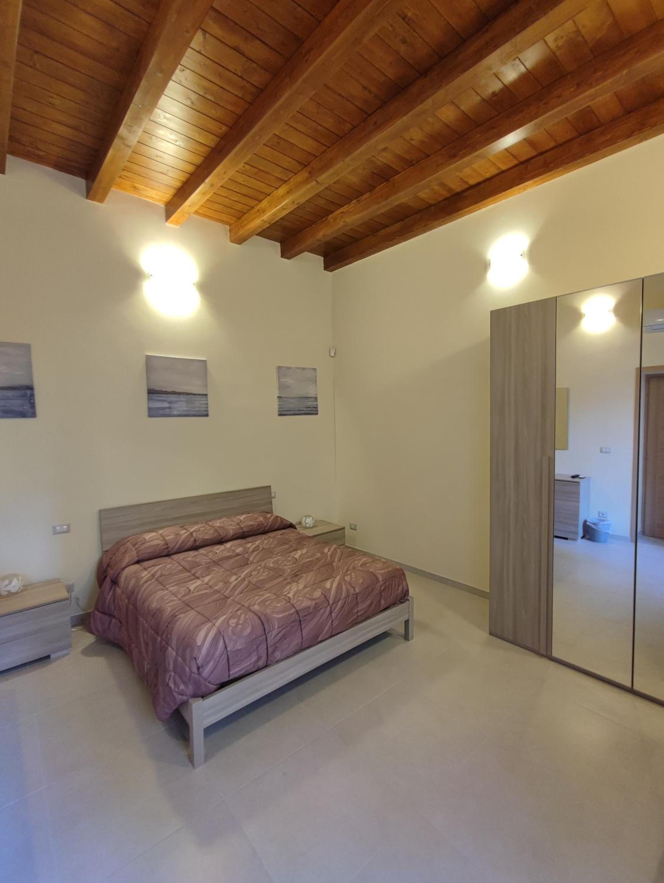 One-Bedroom Apartment - Photo 1