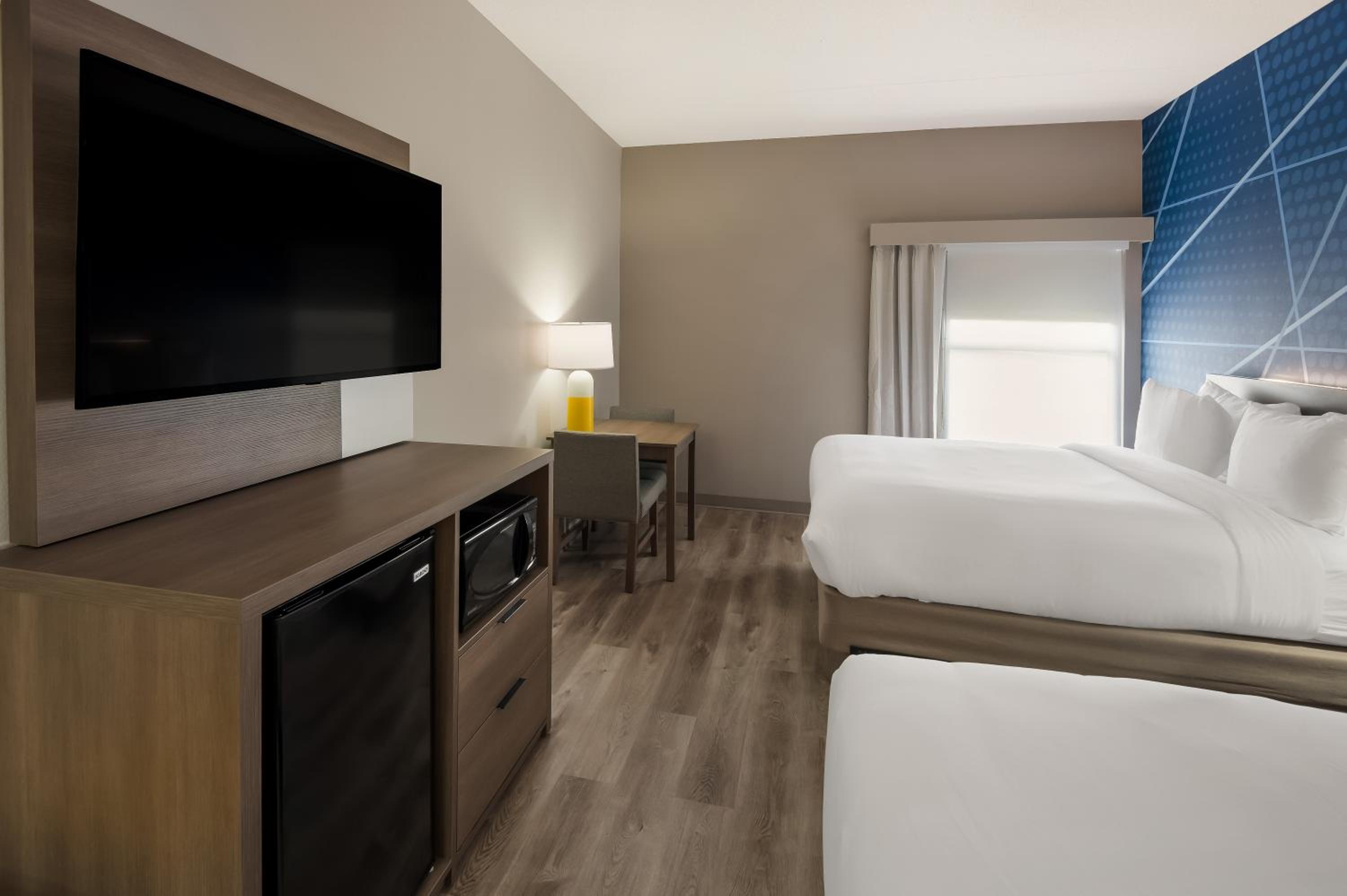 Queen Room with Two Queen Beds - Accessible/Non Smoking - Photo 4