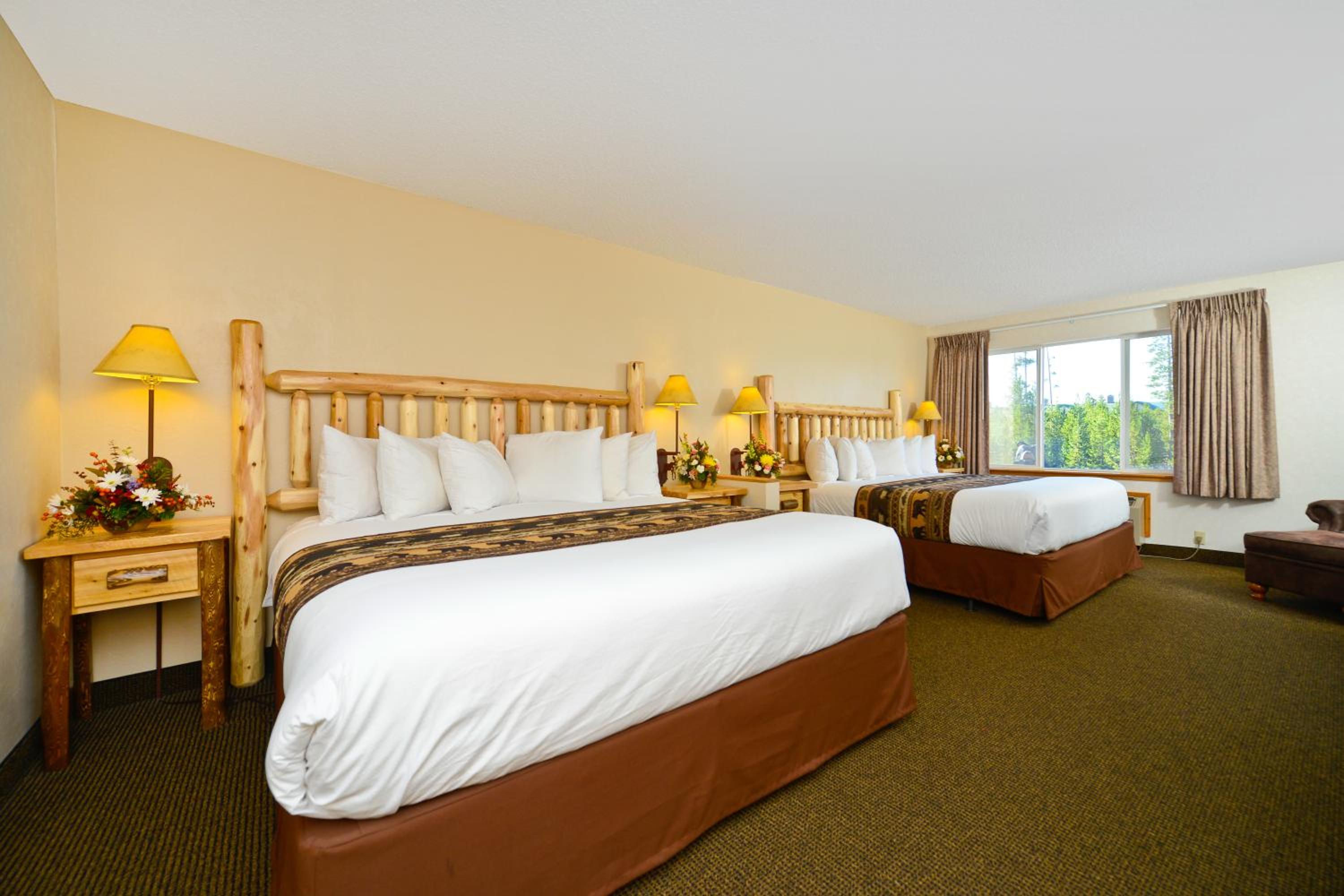 King Room with Two King Beds photo 2