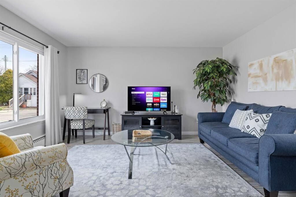 One-Bedroom Apartment photo 1