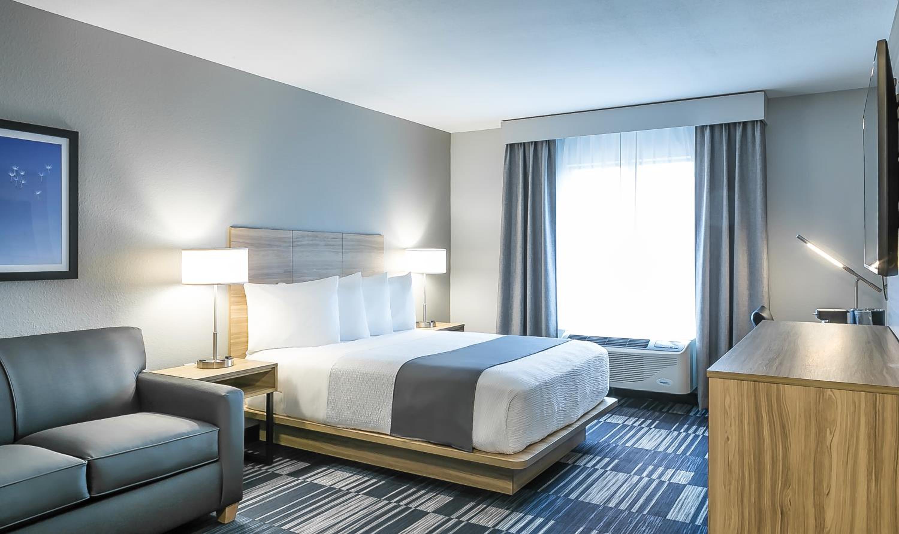 Deluxe Queen Suite