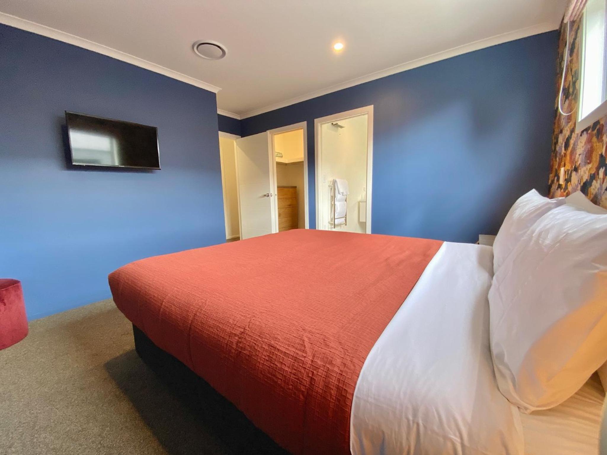 Three-Bedroom Vacation Home  photo 2