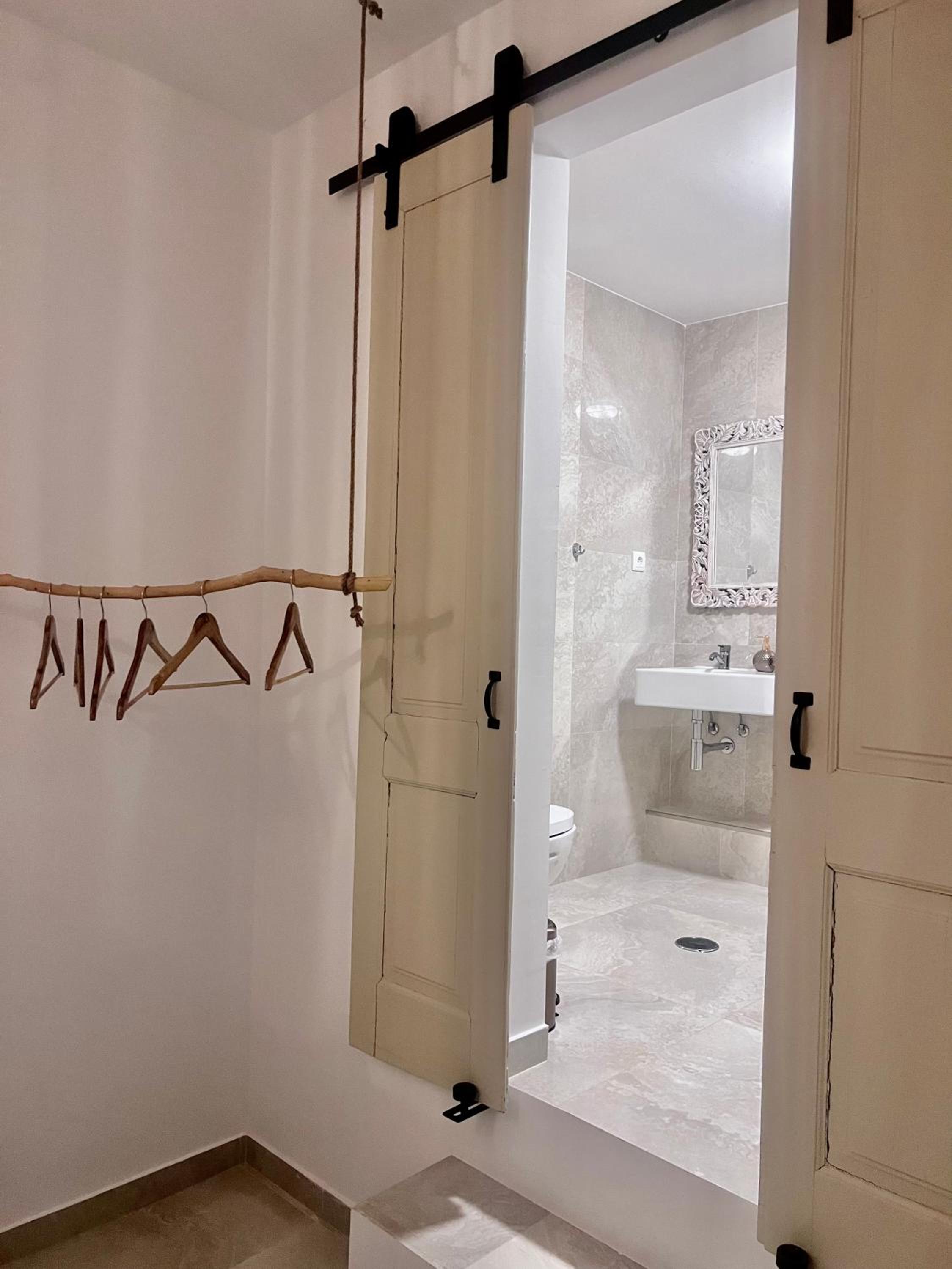 Double Room with Private Bathroom photo 2