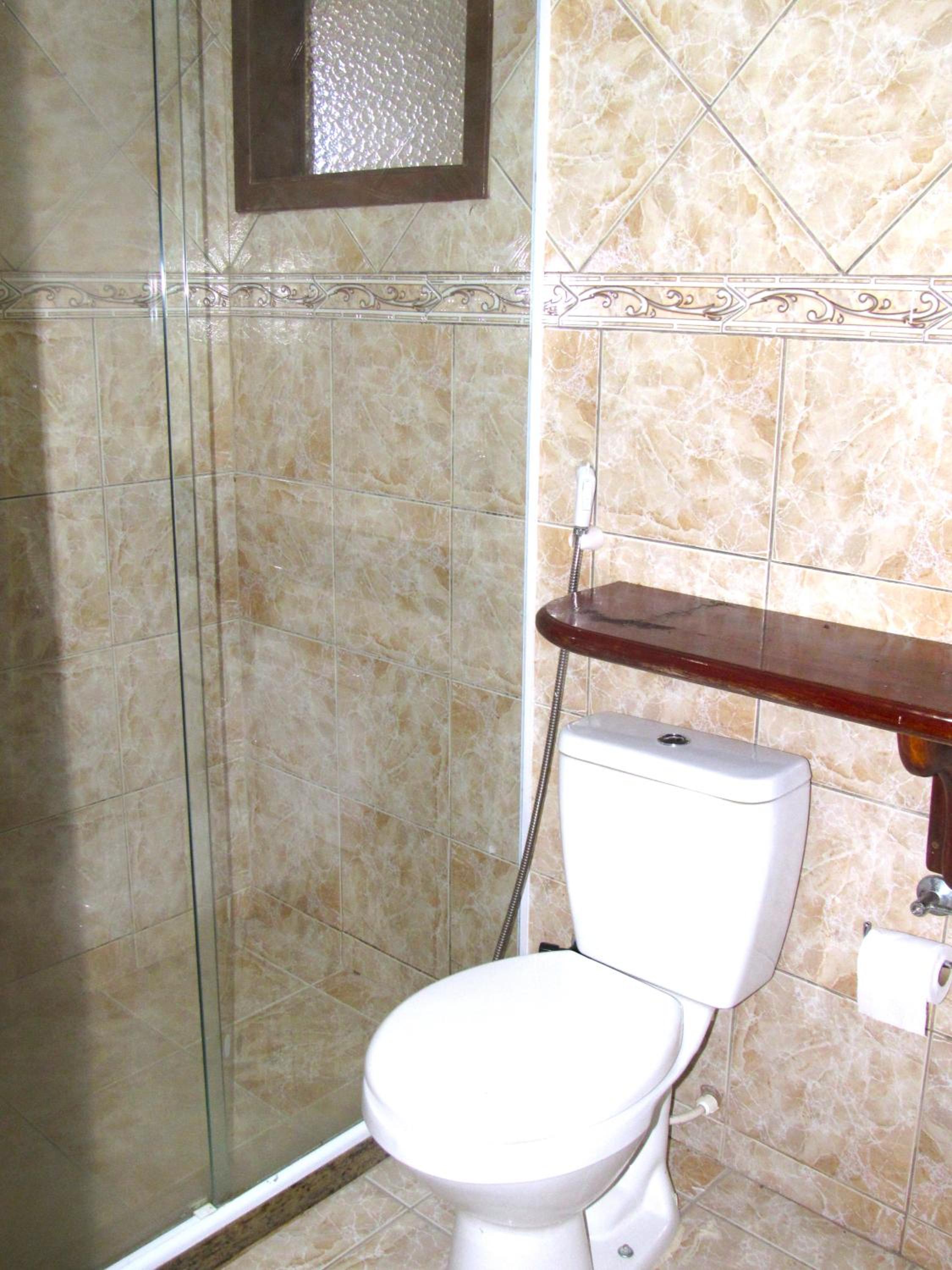 Family Room with Private Bathroom - Photo 16