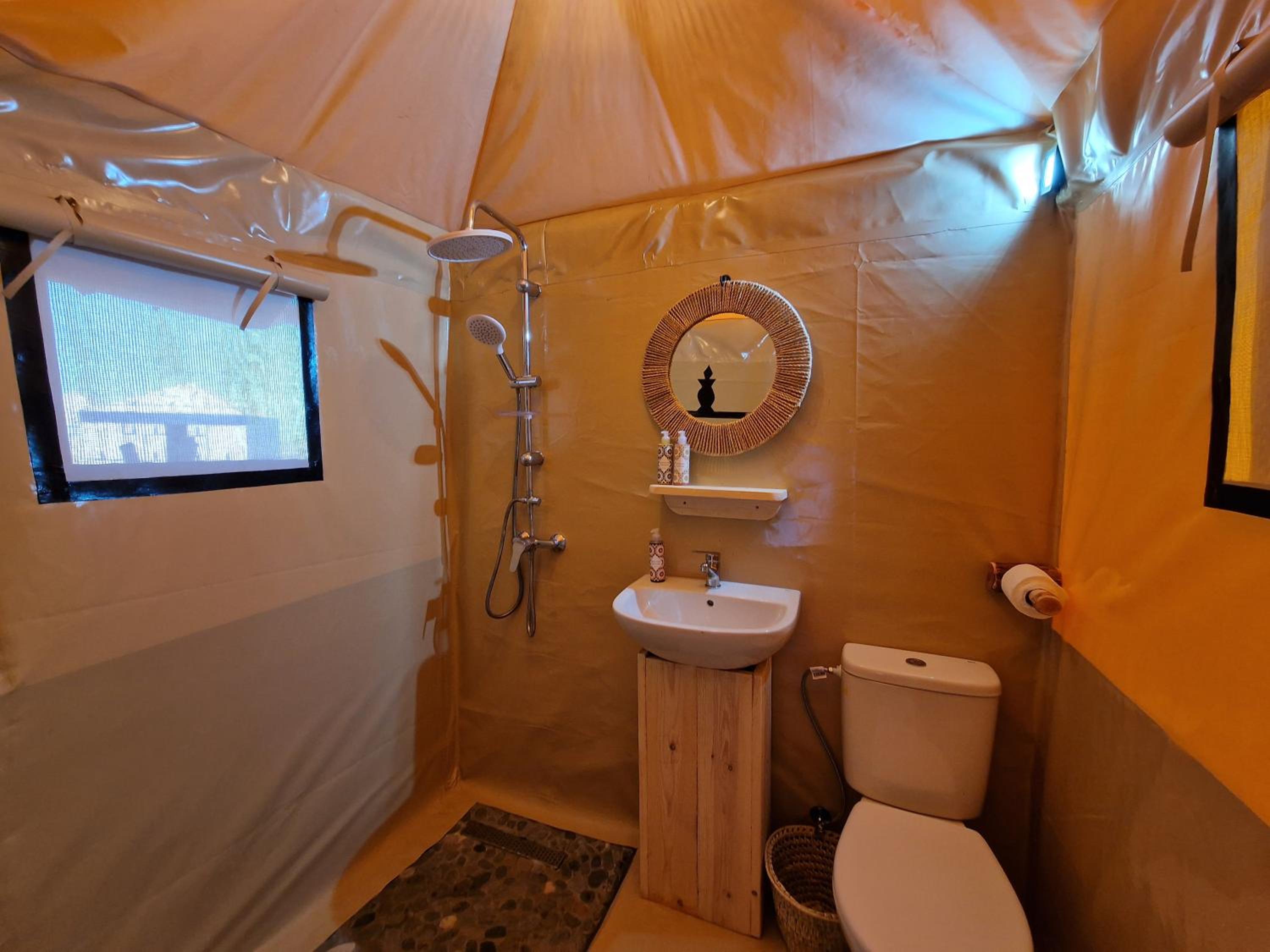 Tent - Photo 9
