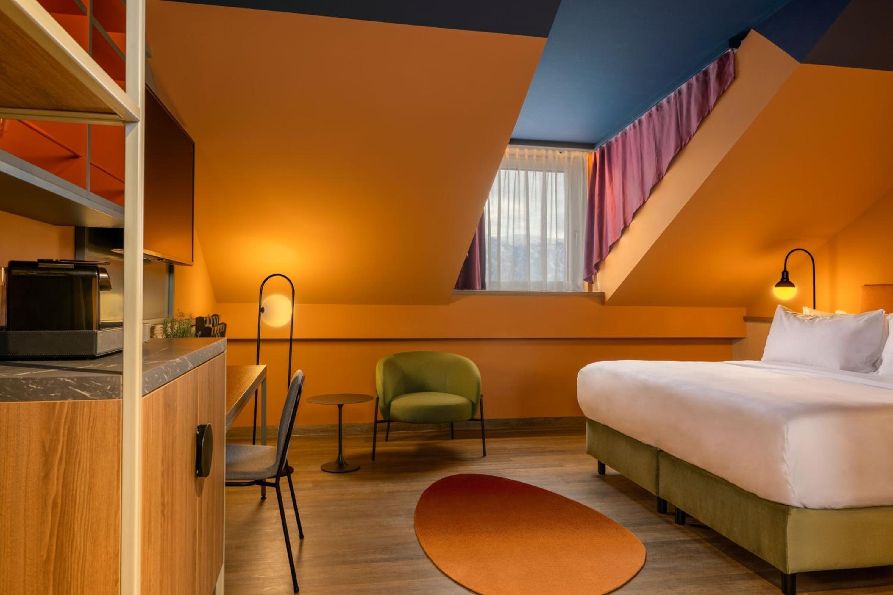 Junior King Suite with Courtyard View - Photo 1