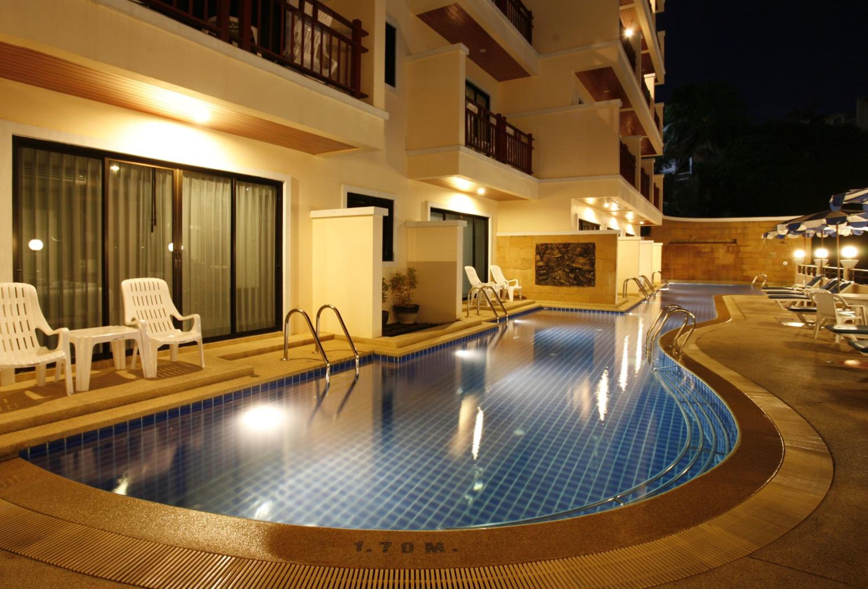 Deluxe Double Room with Pool Access - Photo 7