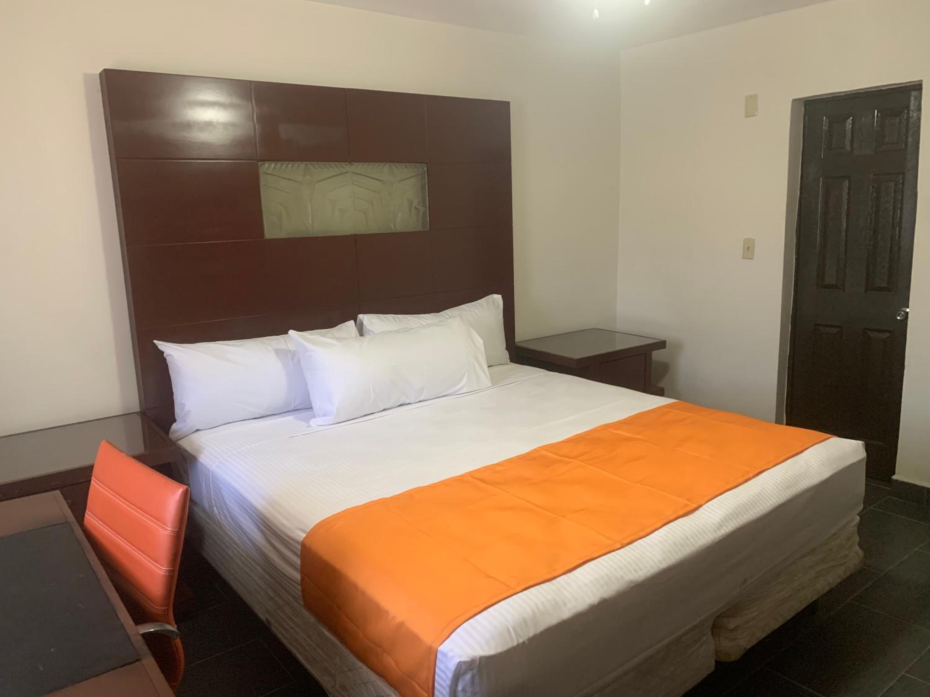 Standard Queen Room photo 1
