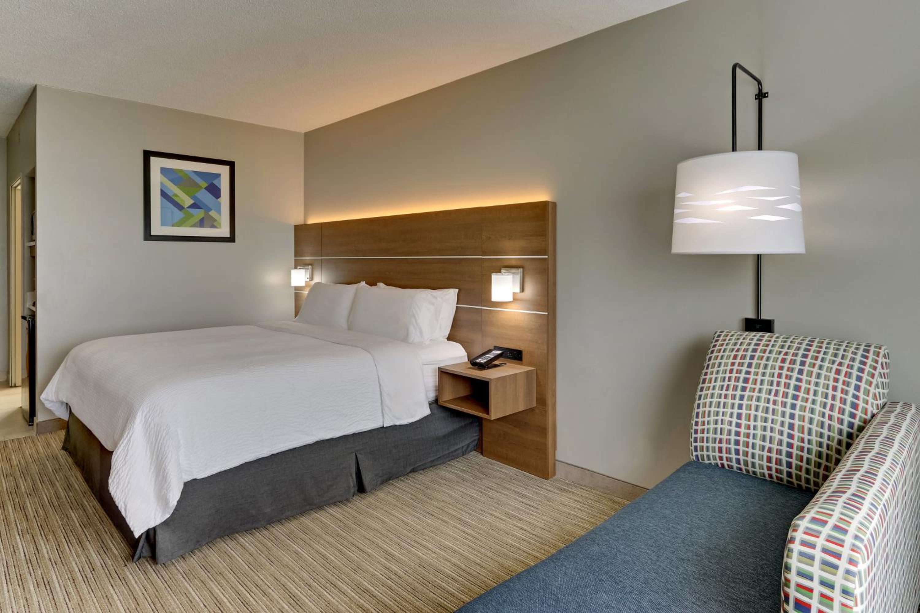 Standard King Room - Mobility Accessible - Photo 5