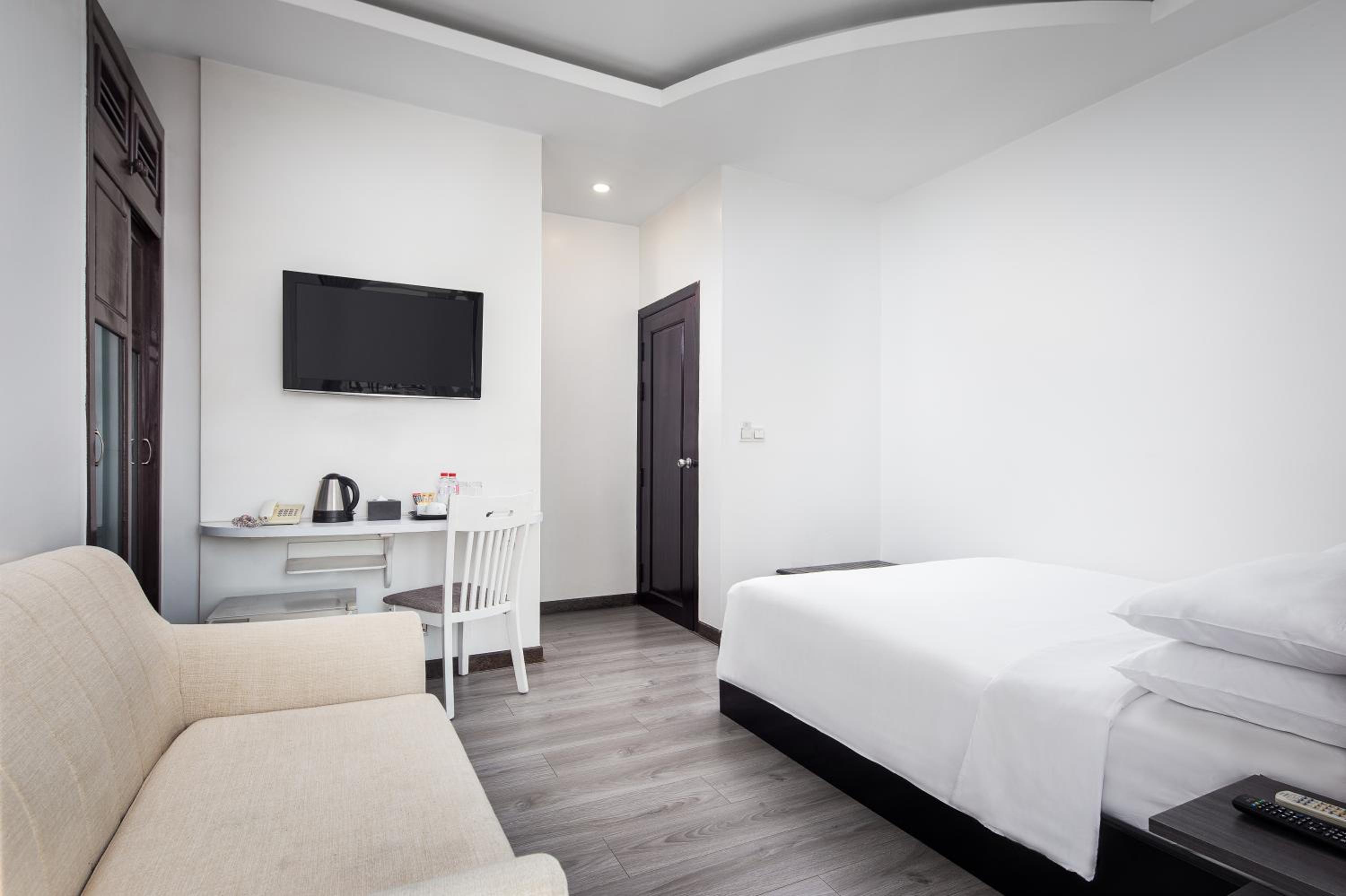 Deluxe Double Room - Photo 8