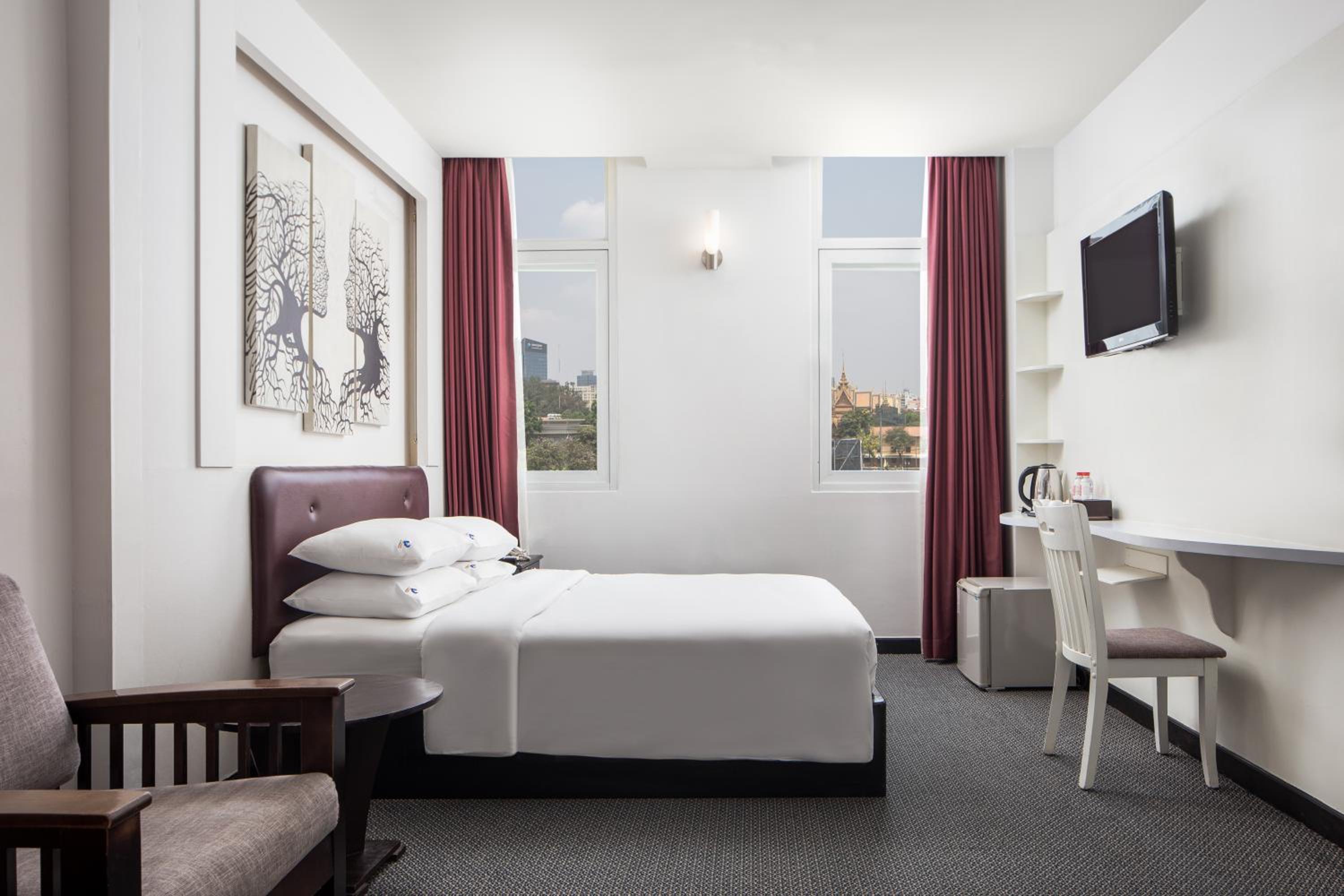 Deluxe Double Room - Photo 9