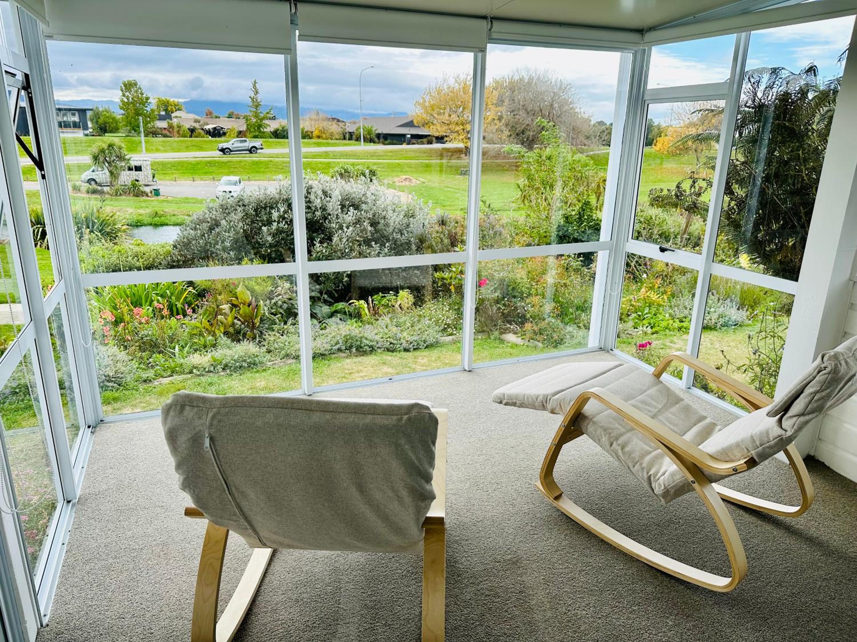 King Room with Lake View - Photo 13