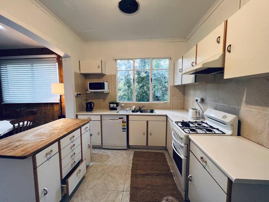 Five-Bedroom House photo 3