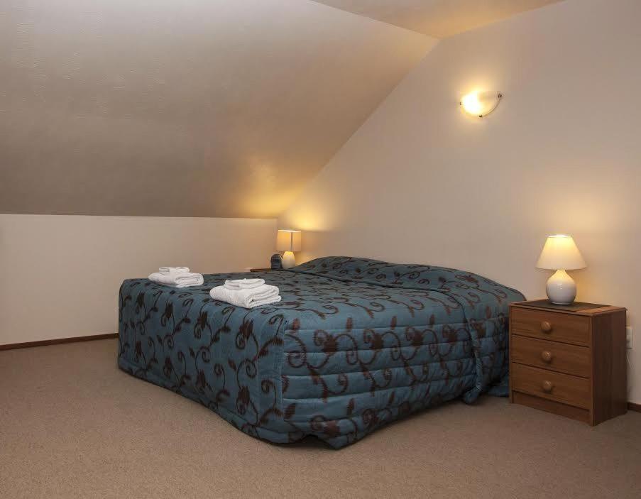Studio with Separate Bedroom - Photo 4