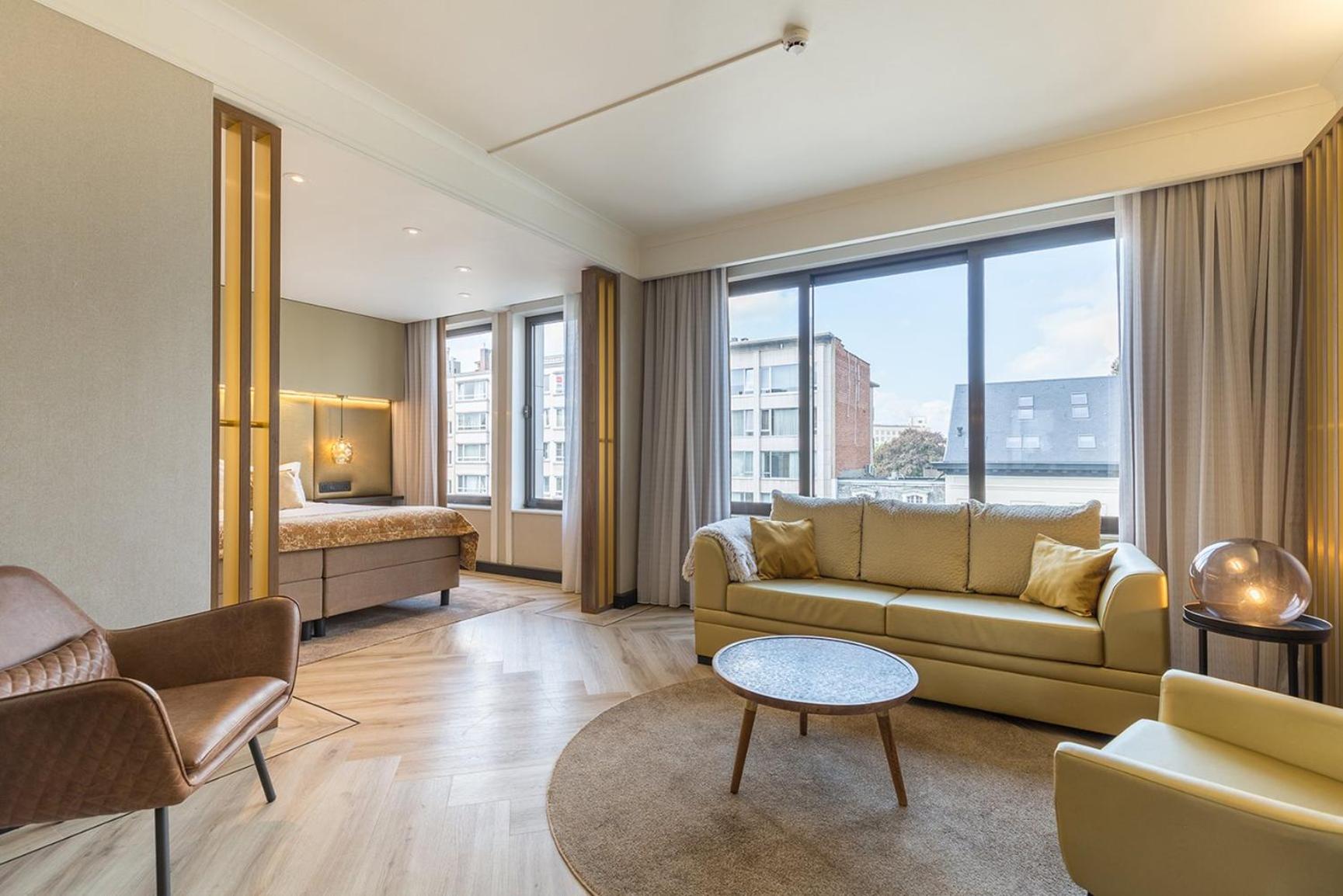 Suite 1 Double Bed 1 Single Bed