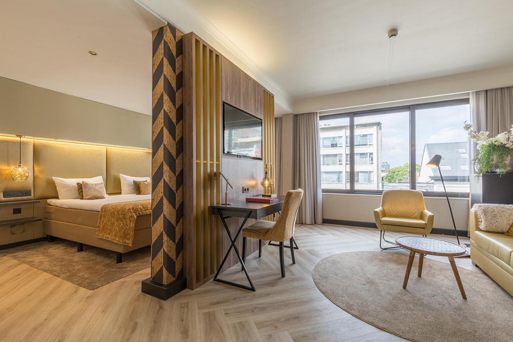 Suite 1 Double Bed 1 Single Bed thumbnail 5