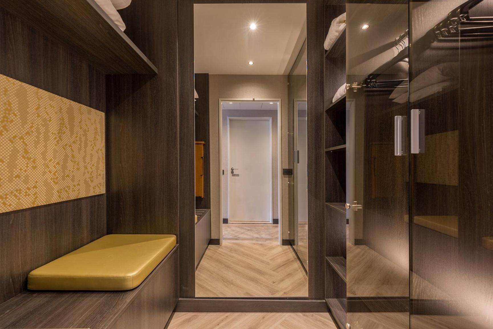 Suite 1 Double Bed 1 Single Bed