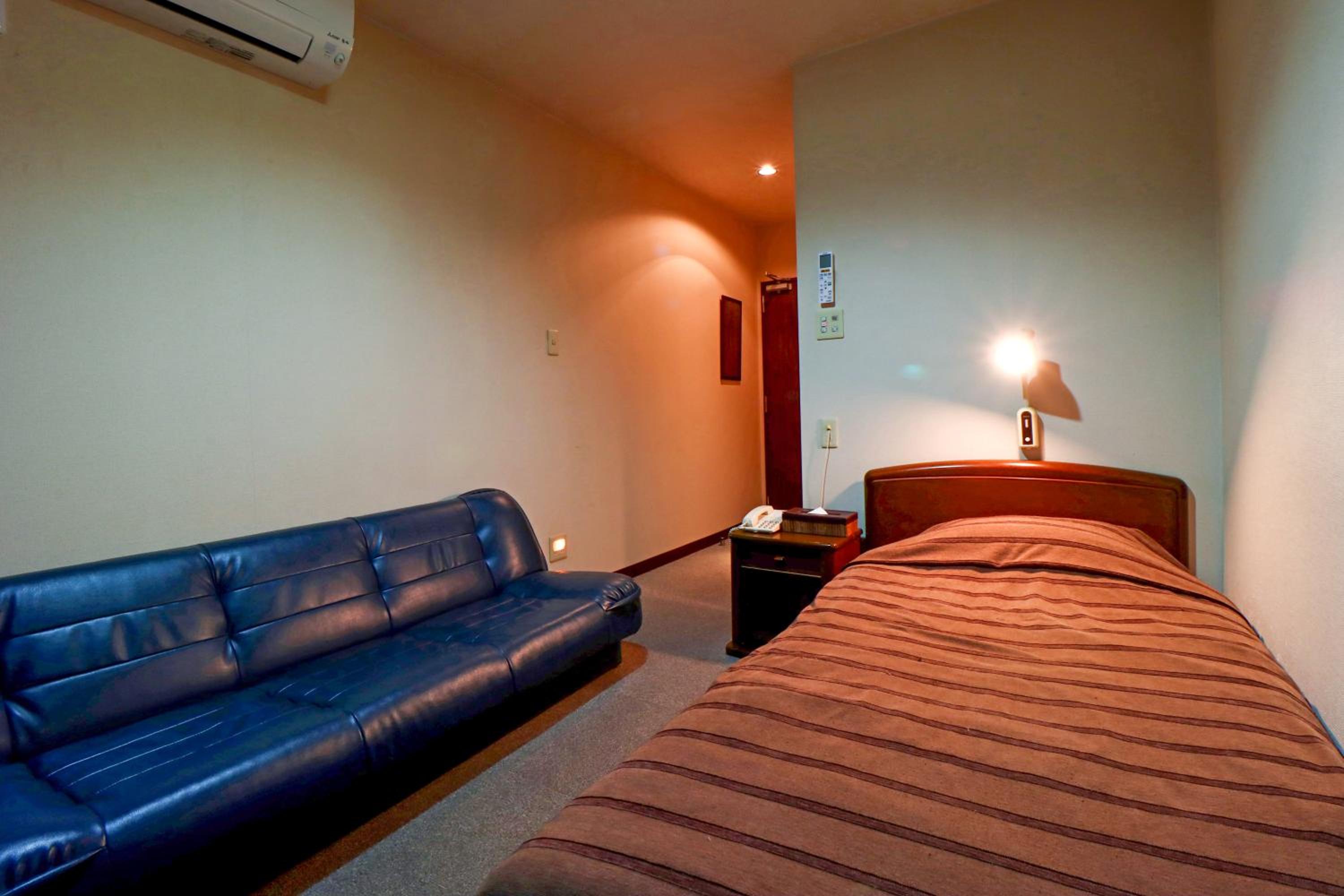 Single Room photo 3