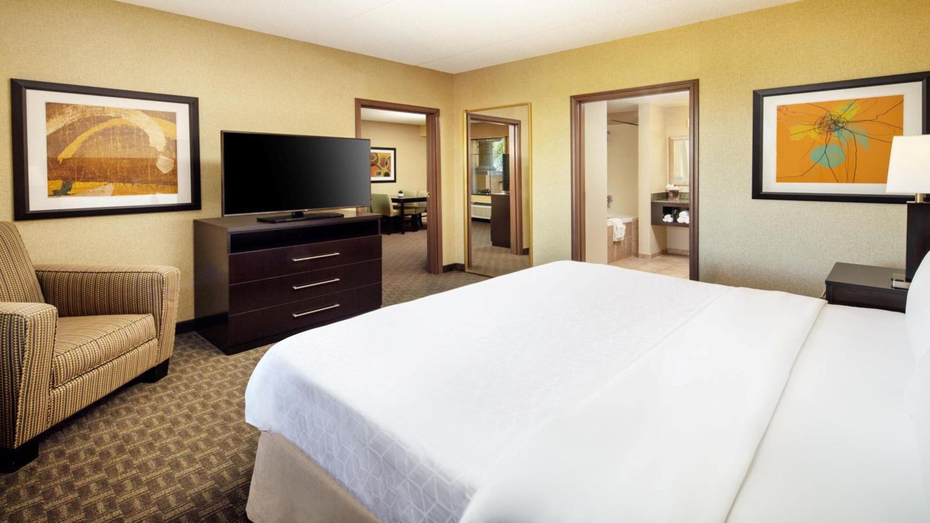 One-Bedroom King Suite photo 2