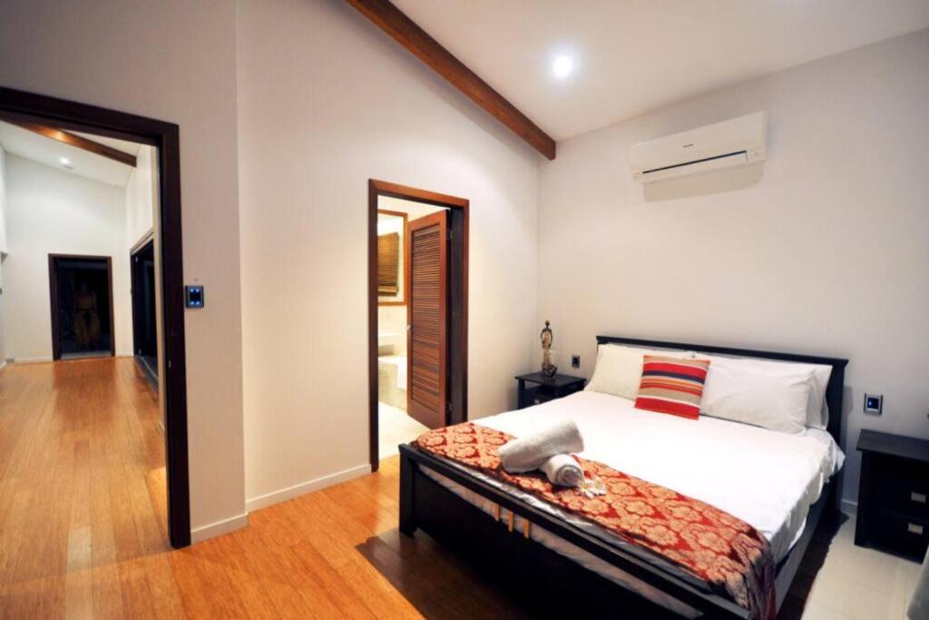 Four-Bedroom House photo 3