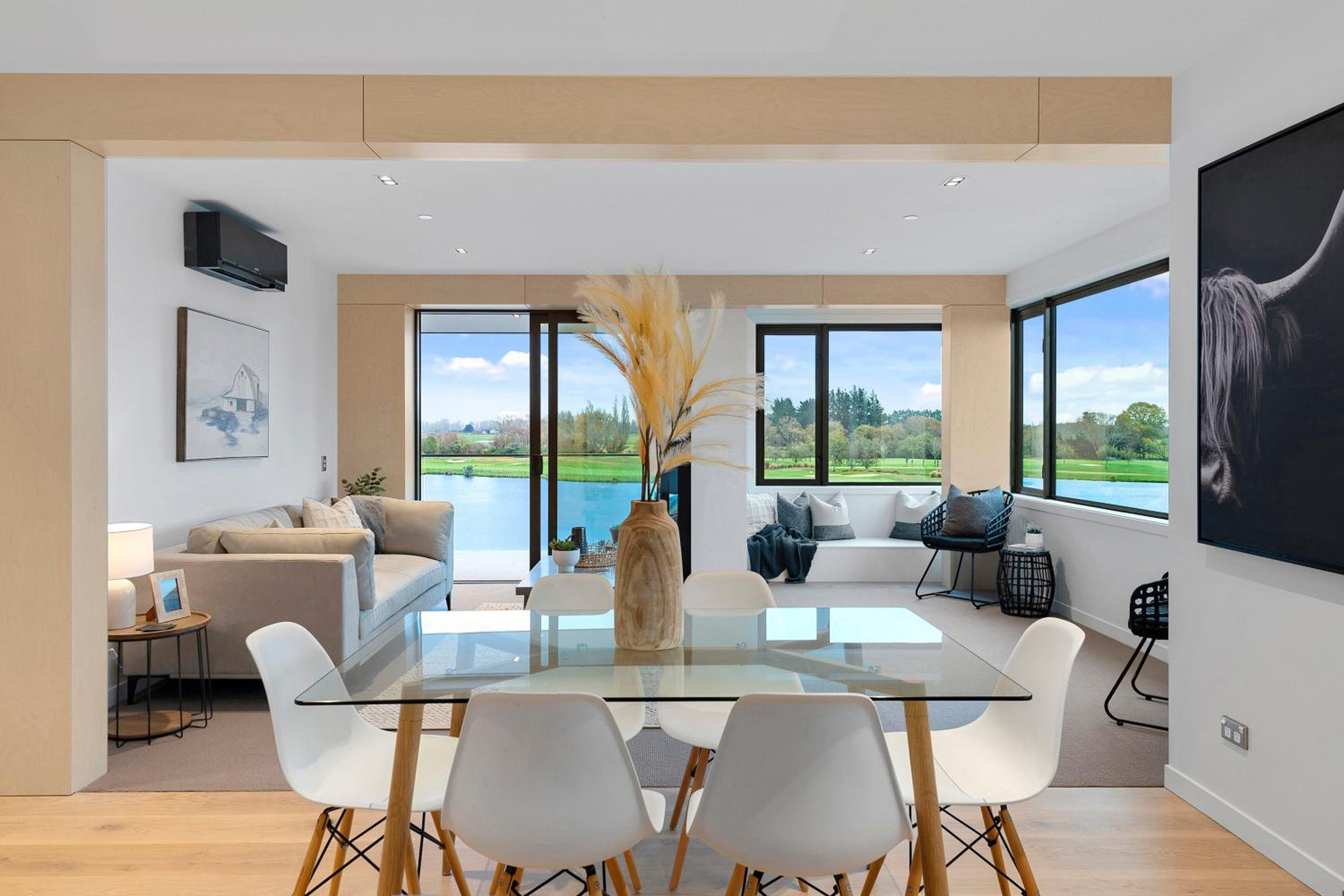 Apartment with Lake View