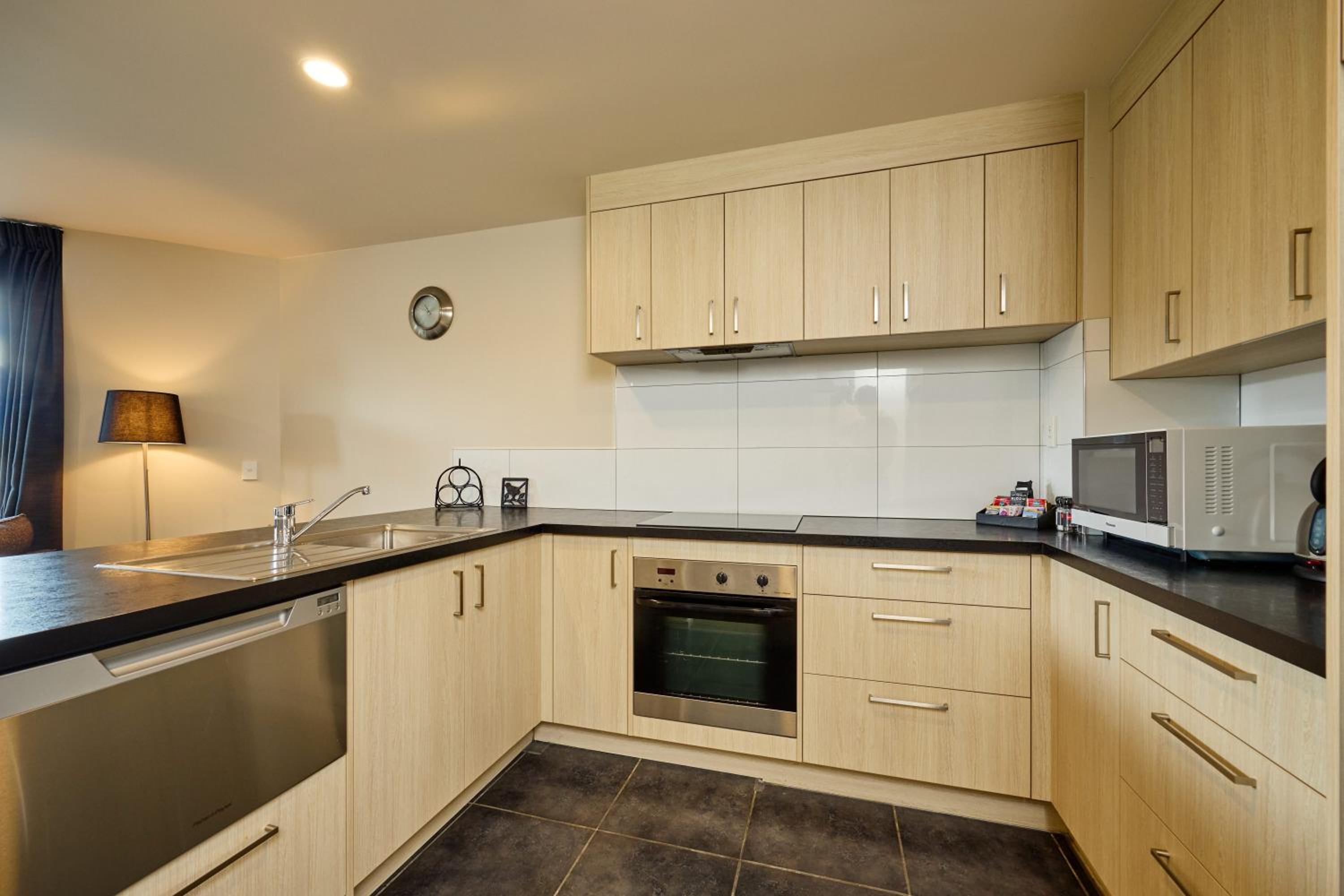 Deluxe Apartment with Elevator Access - Photo 9