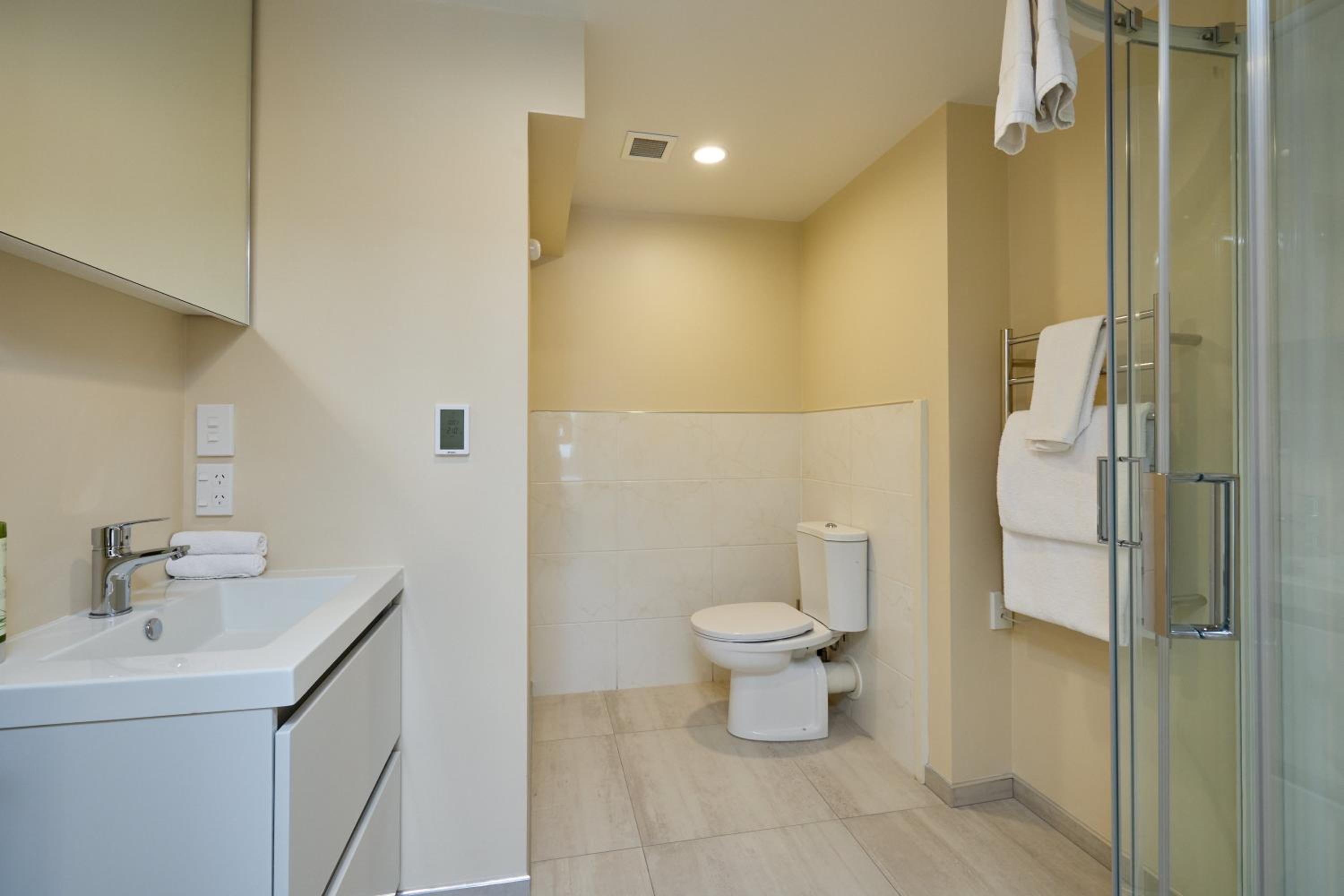 Deluxe Apartment with Elevator Access - Photo 6