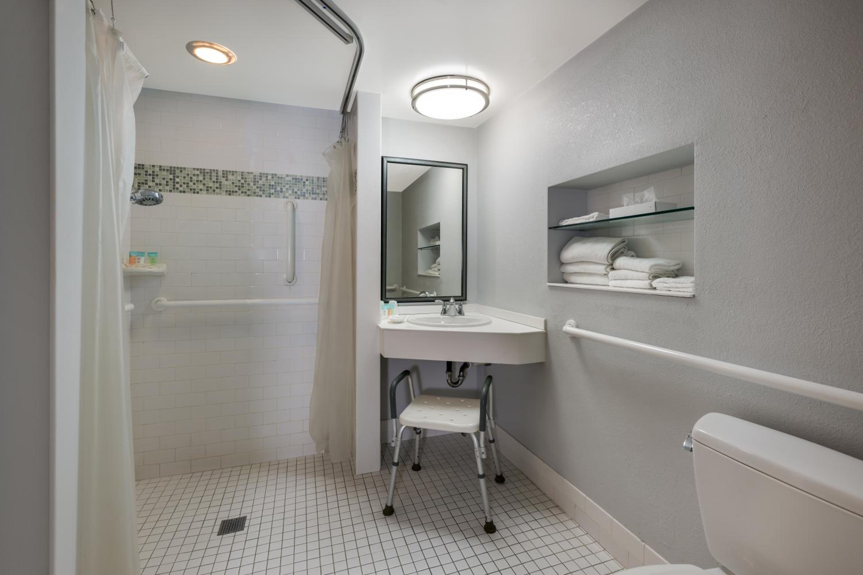  King Room - Disability Access/Non-Smoking photo 2