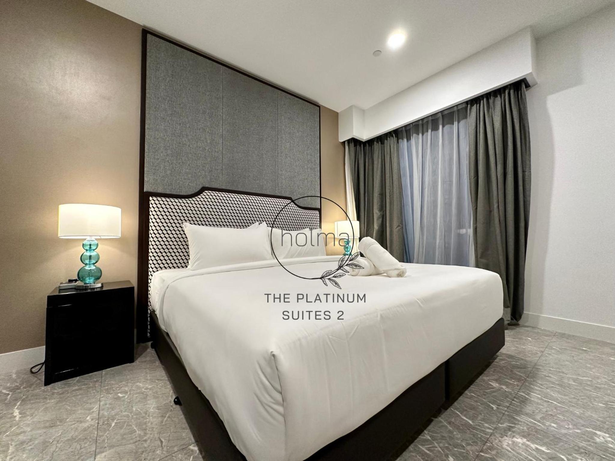 Deluxe One-Bedroom Apartment