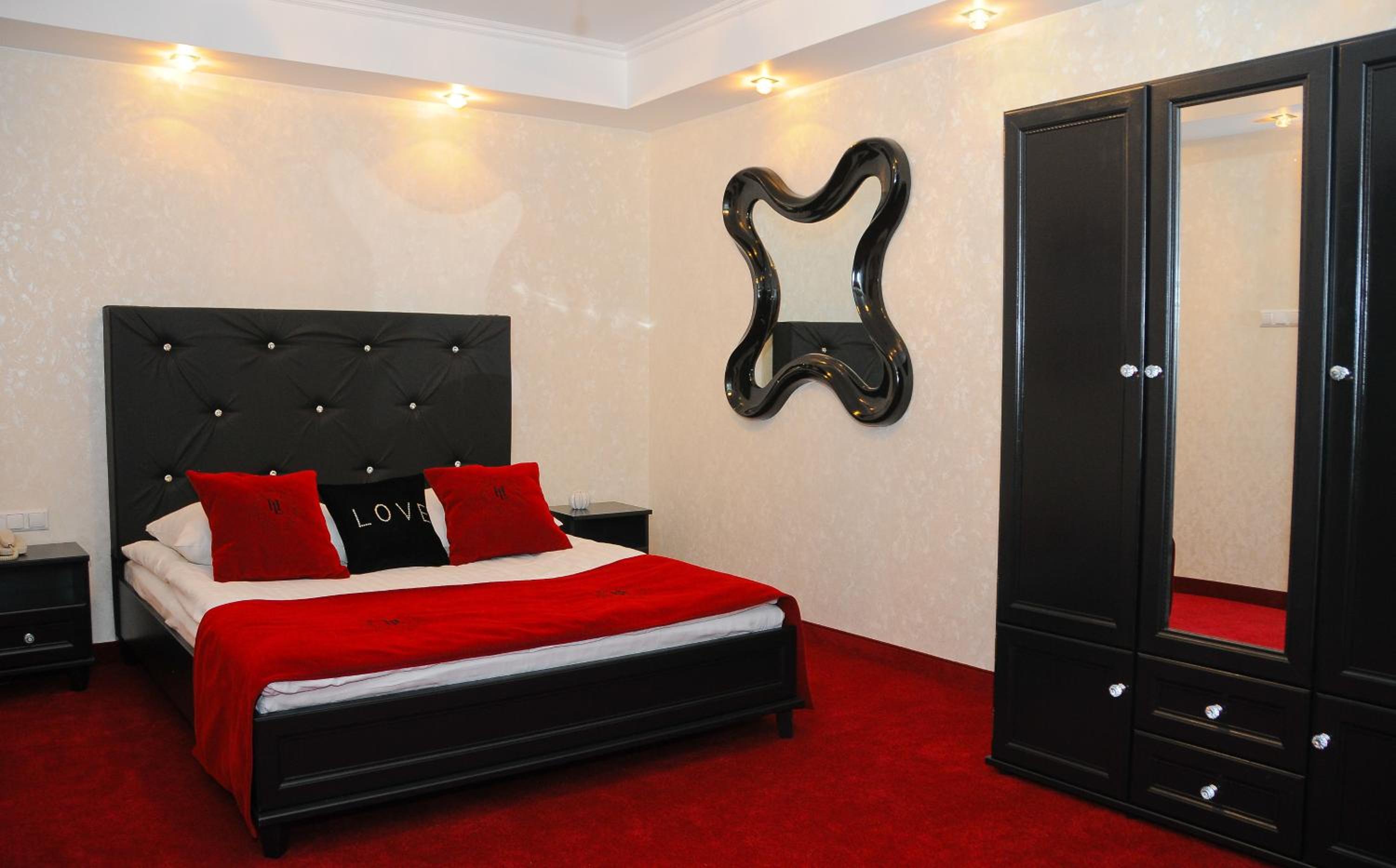 One-Bedroom Apartment with Sofa Bed - Photo 1